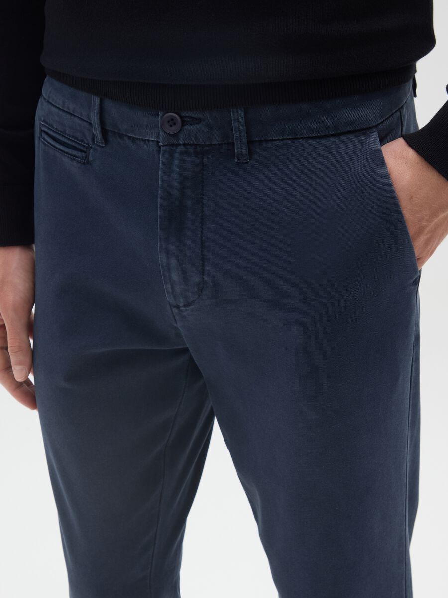 Pantaloni chino in cotone blu slim fit_3
