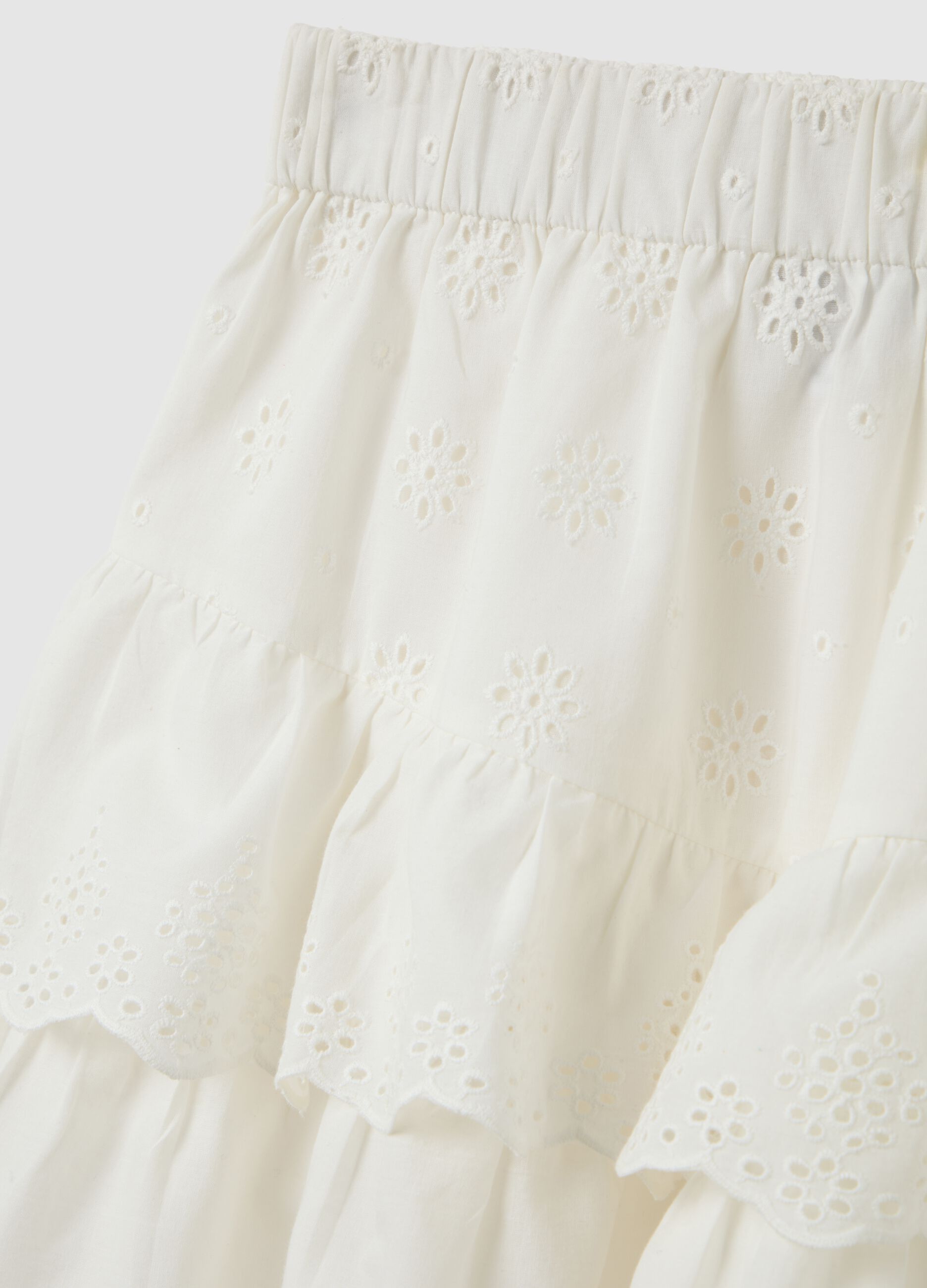 Gonna da donna in puro cotone bianca regular fit con volant ricamato