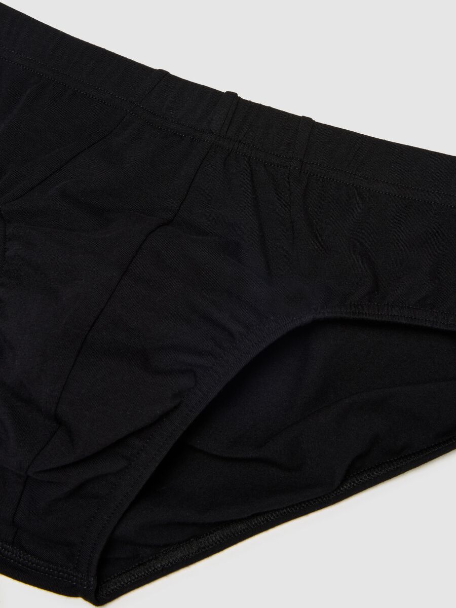 Black cotton stretch briefs with a snug fit_5