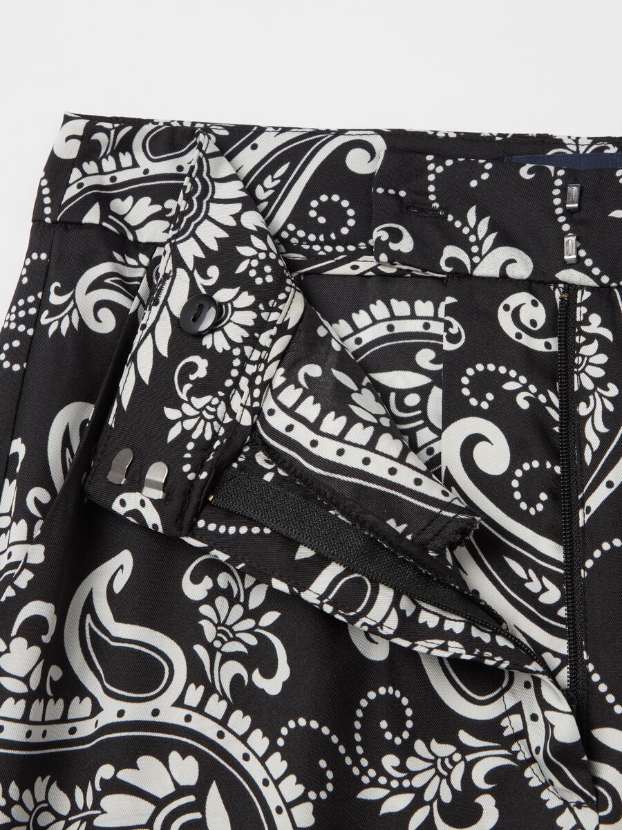 Wide-leg trousers with all-over print_5