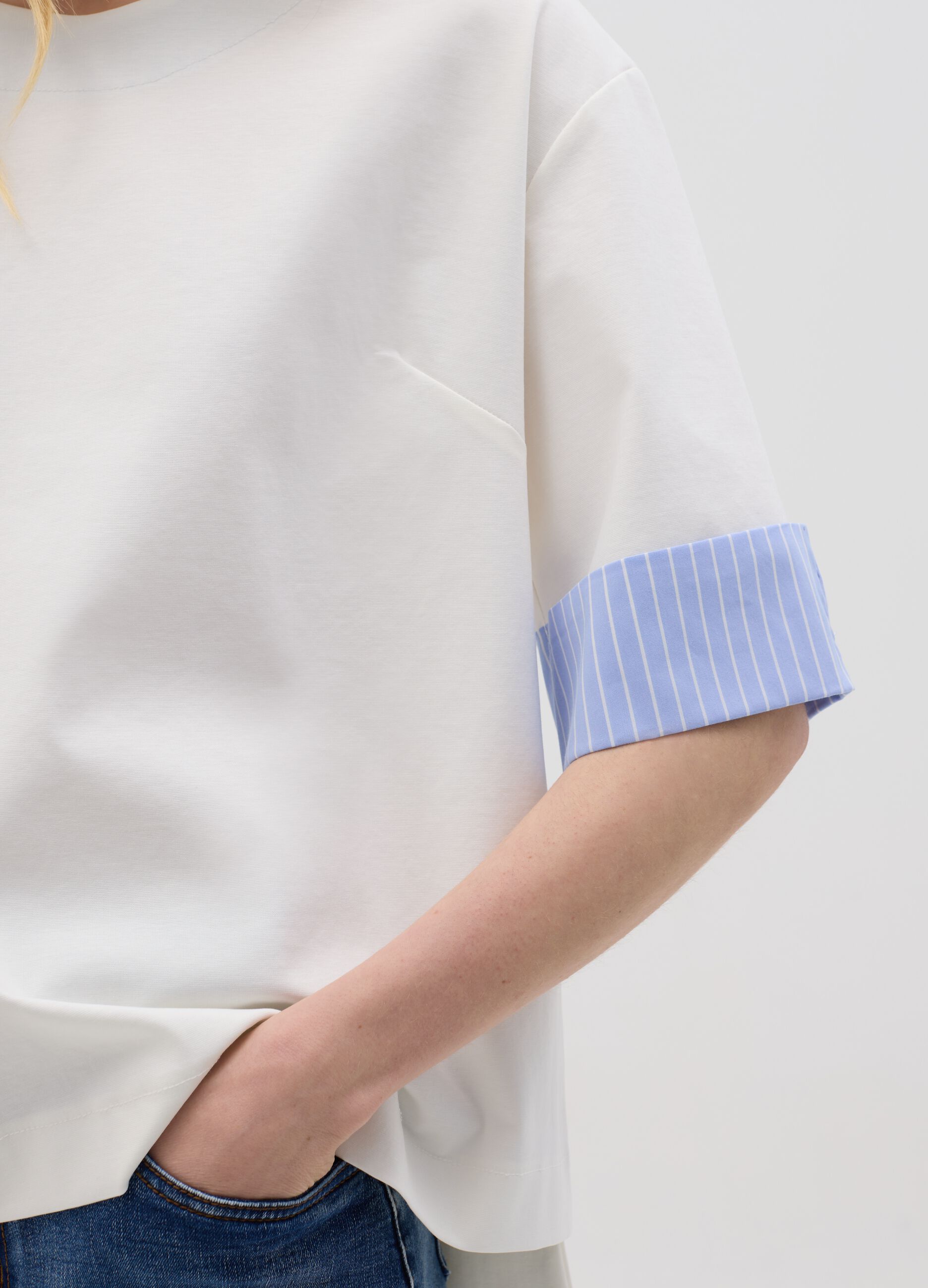 White layered blouse with blue details Hybrid