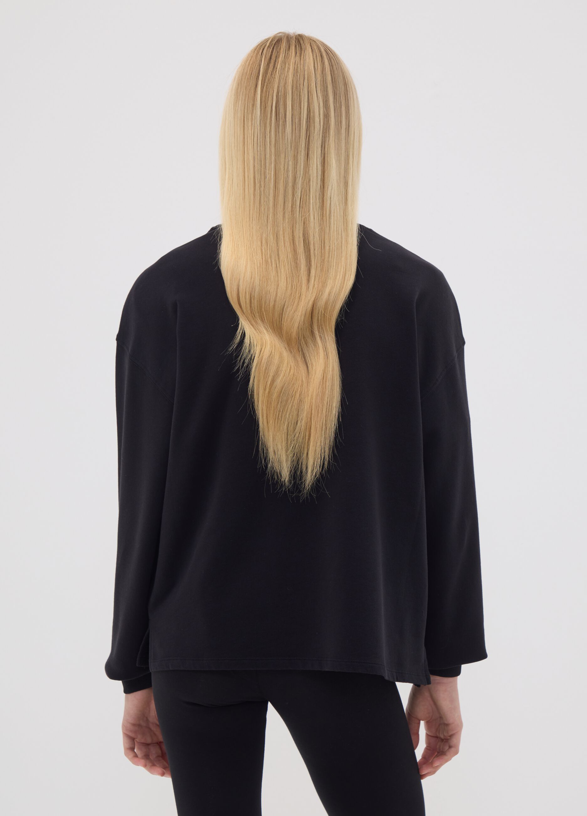 Black 100% cotton sweatshirt with star detail for girls, relaxed fit