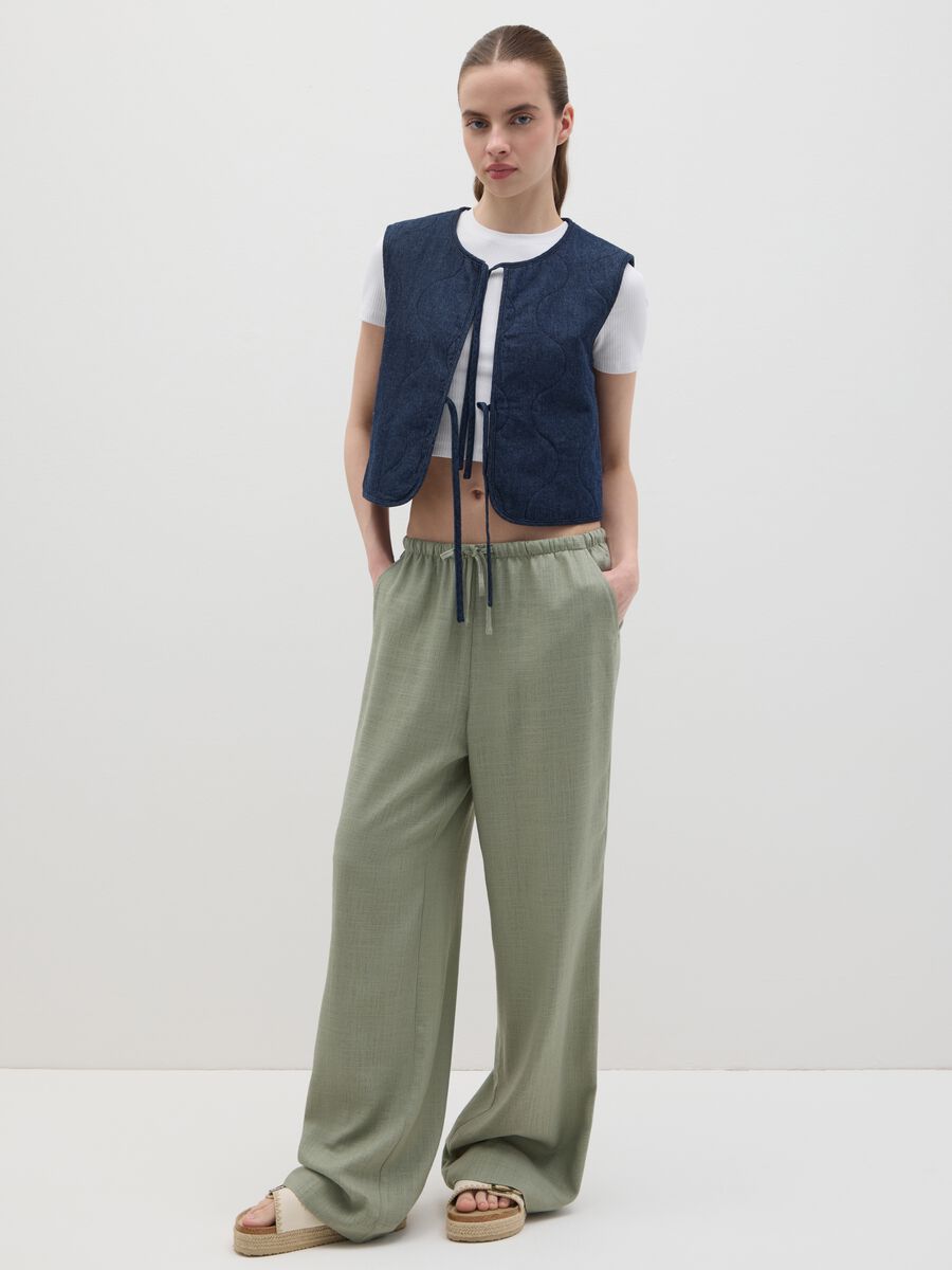 Green wide trousers made of viscose and linen_0