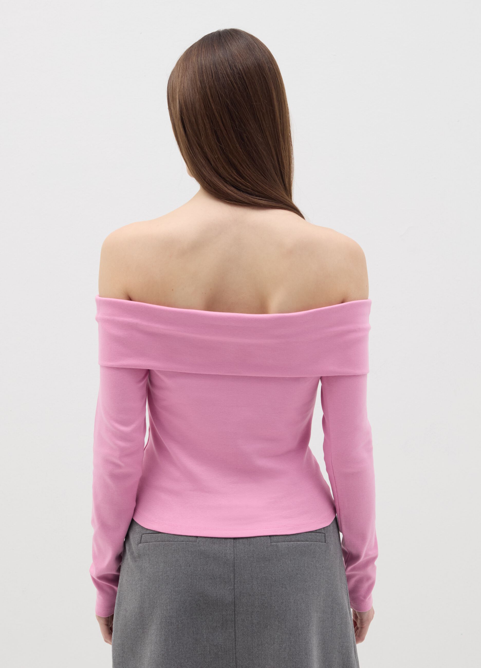 T-shirt con spalle scoperte