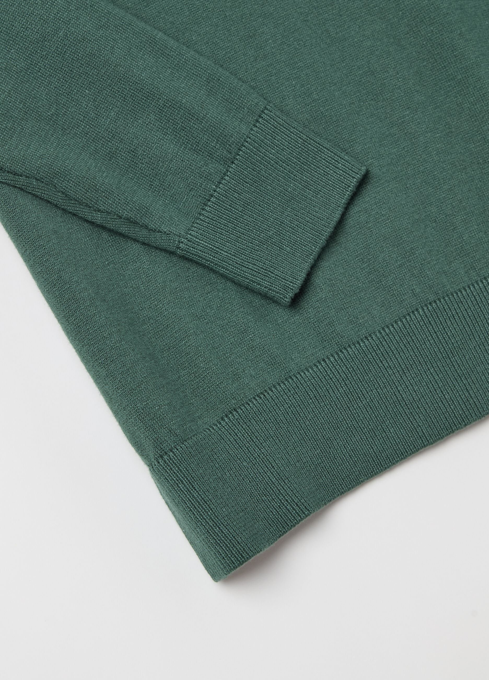 Round neck pullover