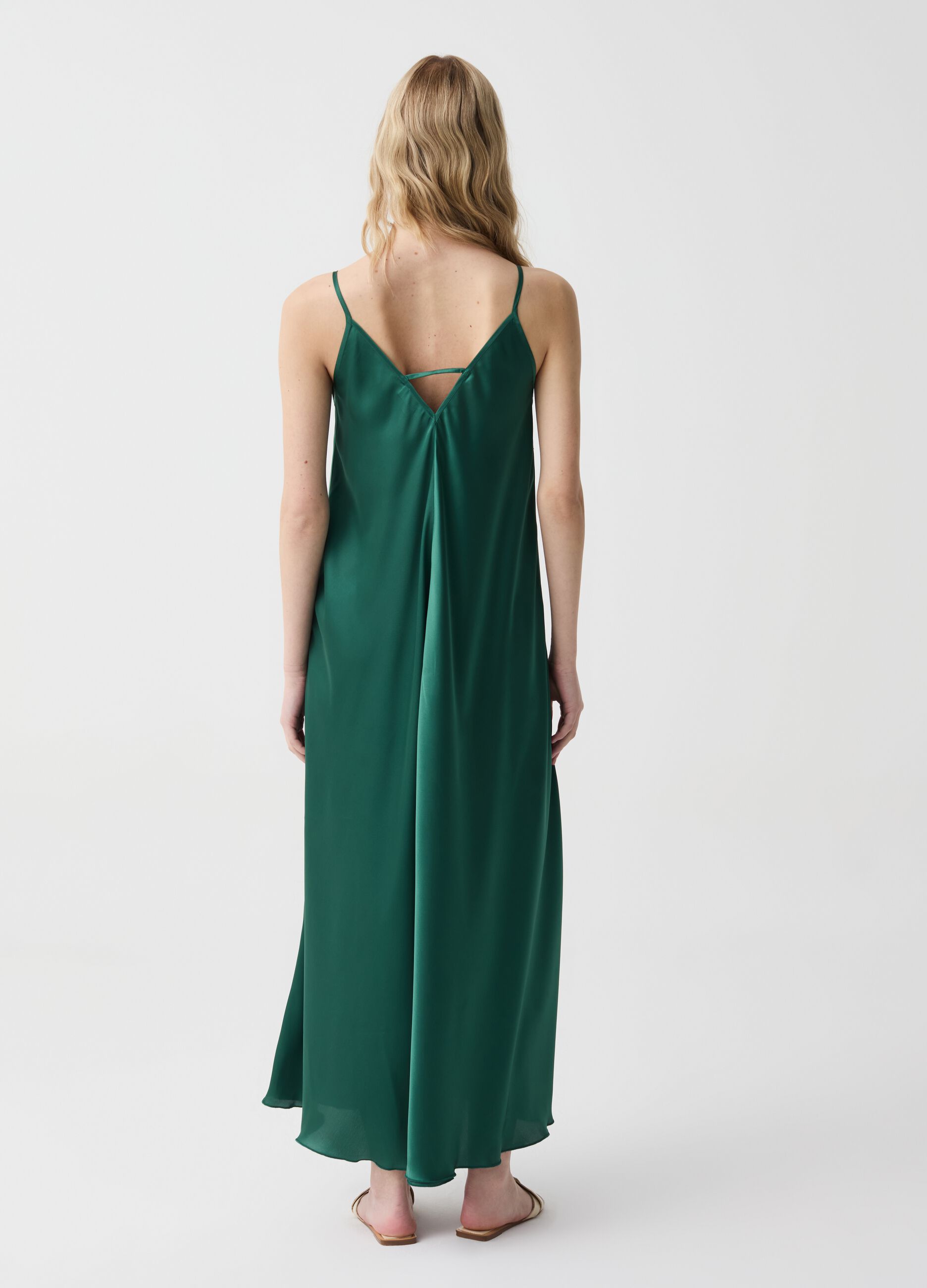 Long dress in satin with spaghetti straps