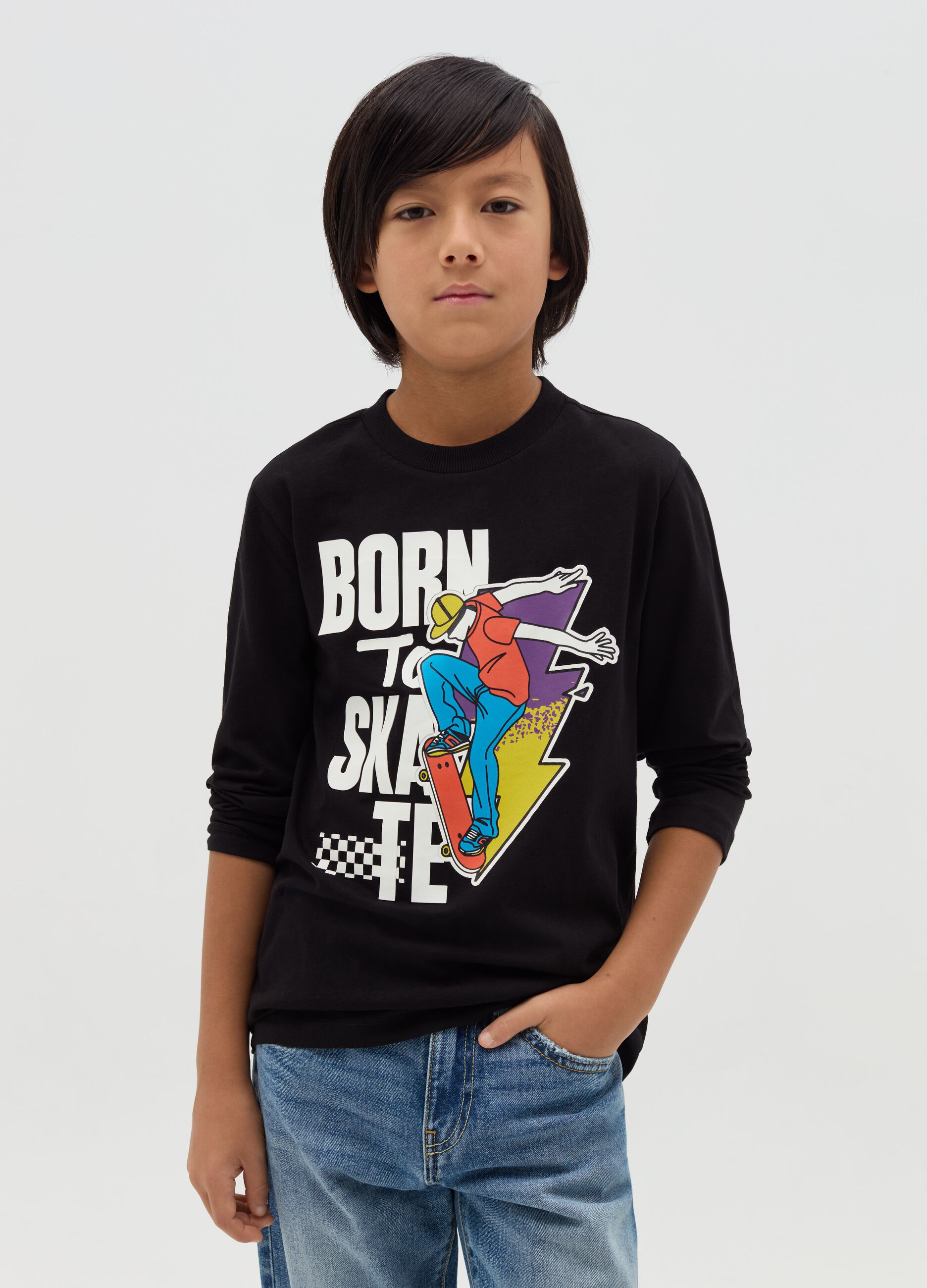 T-shirt with long sleeves and "Born to Skate” print