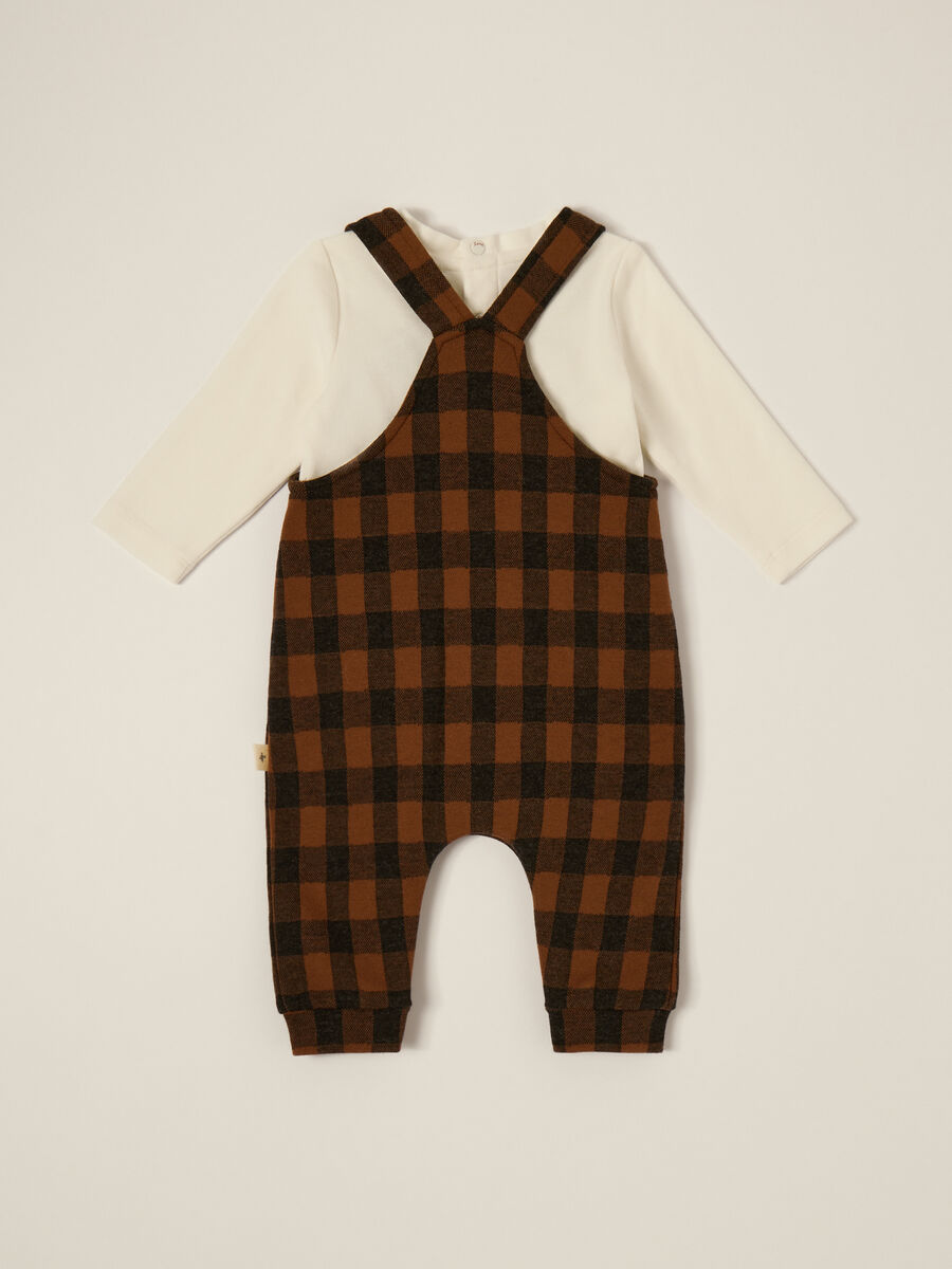 Brown newborn set with dungarees and t-shirt_1