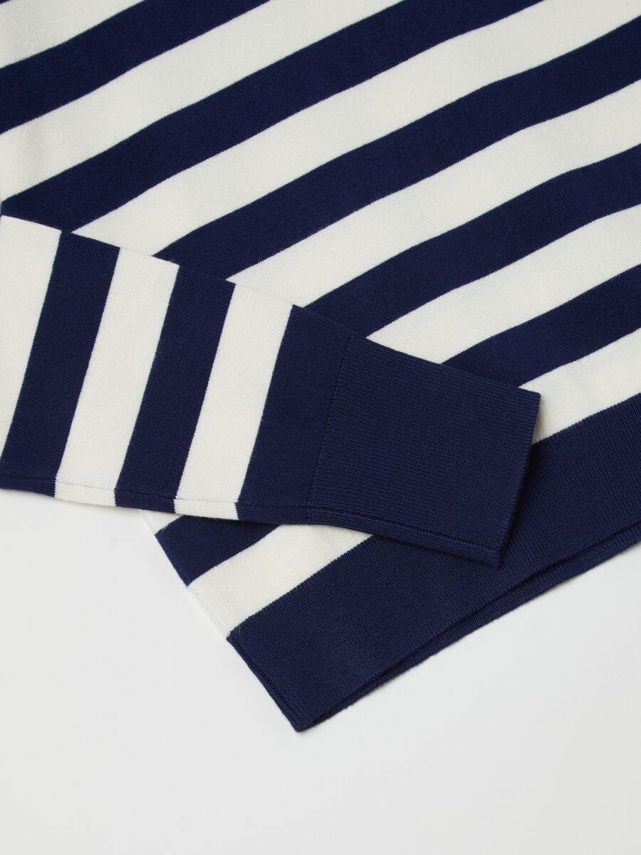 Long-sleeved top with striped pattern_5