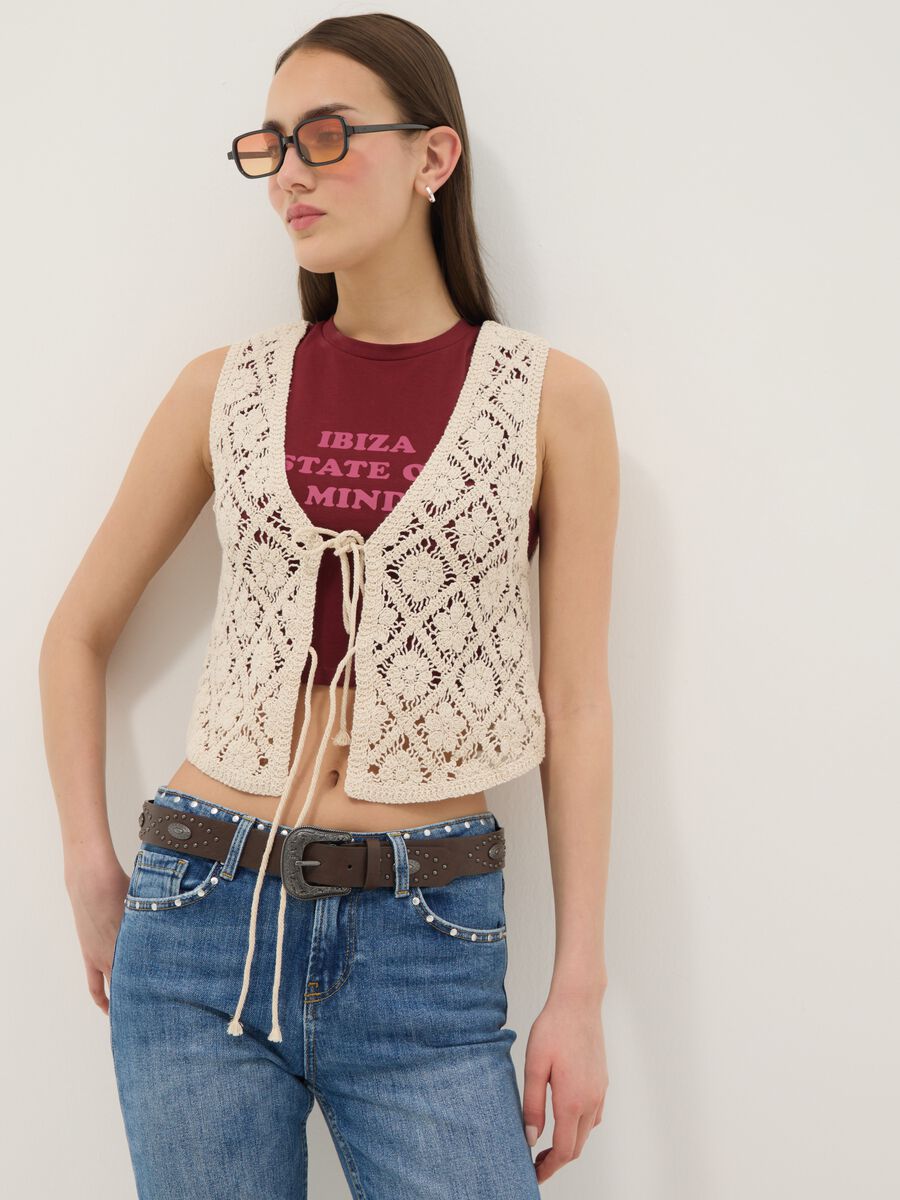 Gilet in misto cotone beige regular fit con design a maglia floreale_0