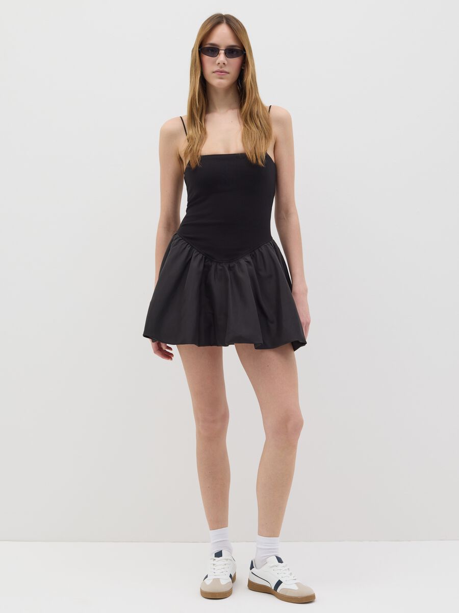Black Dress with Square Neckline and Flared Skirt_0