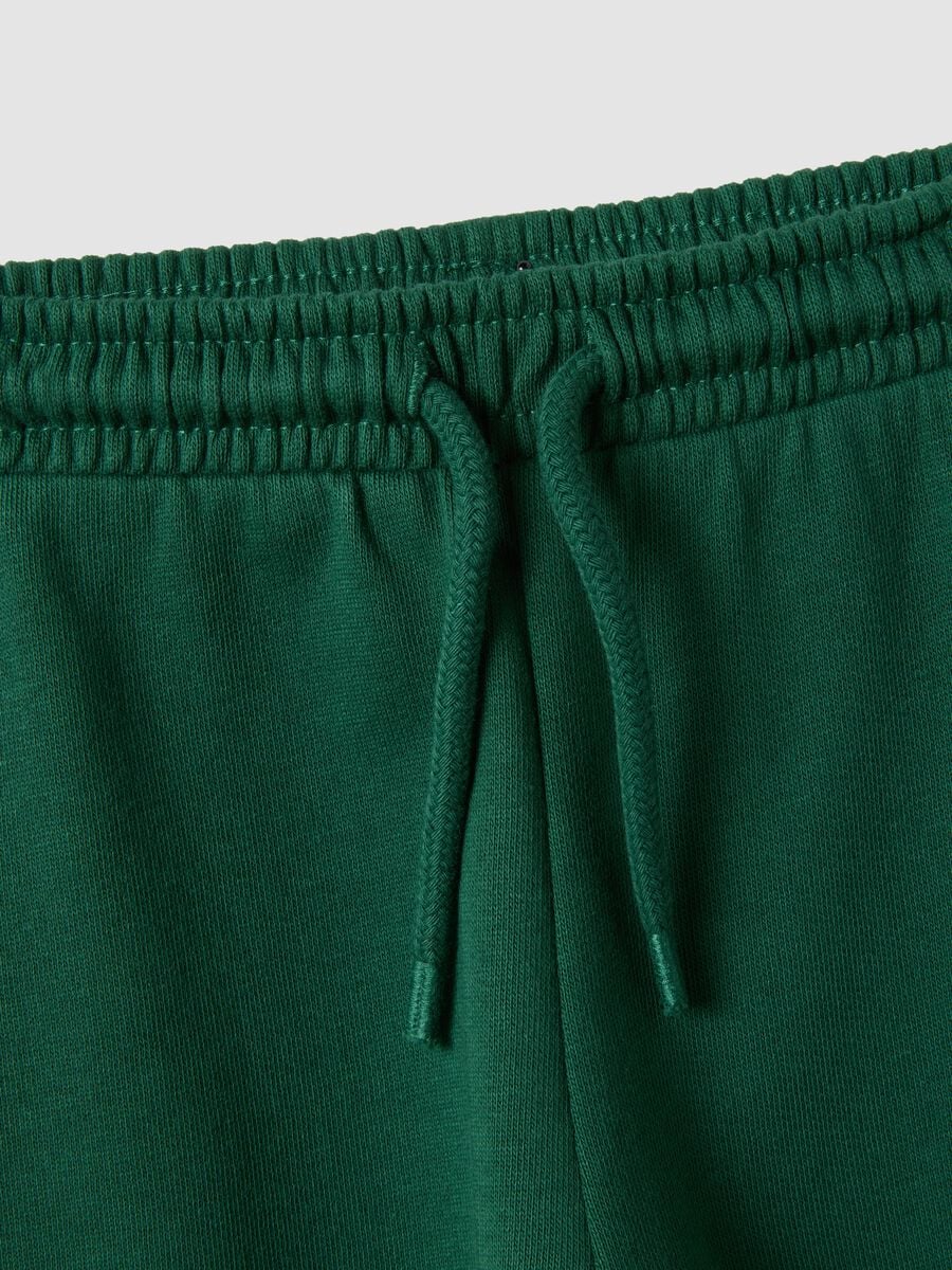 Pantaloni jogger verdi in puro cotone organico con coulisse per bimbo_3
