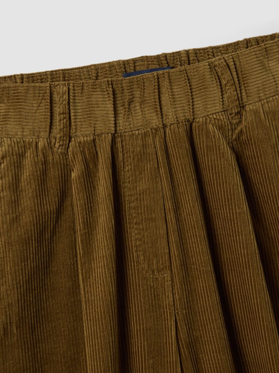 Pantaloni verdi in puro cotone a coste regular fit_1