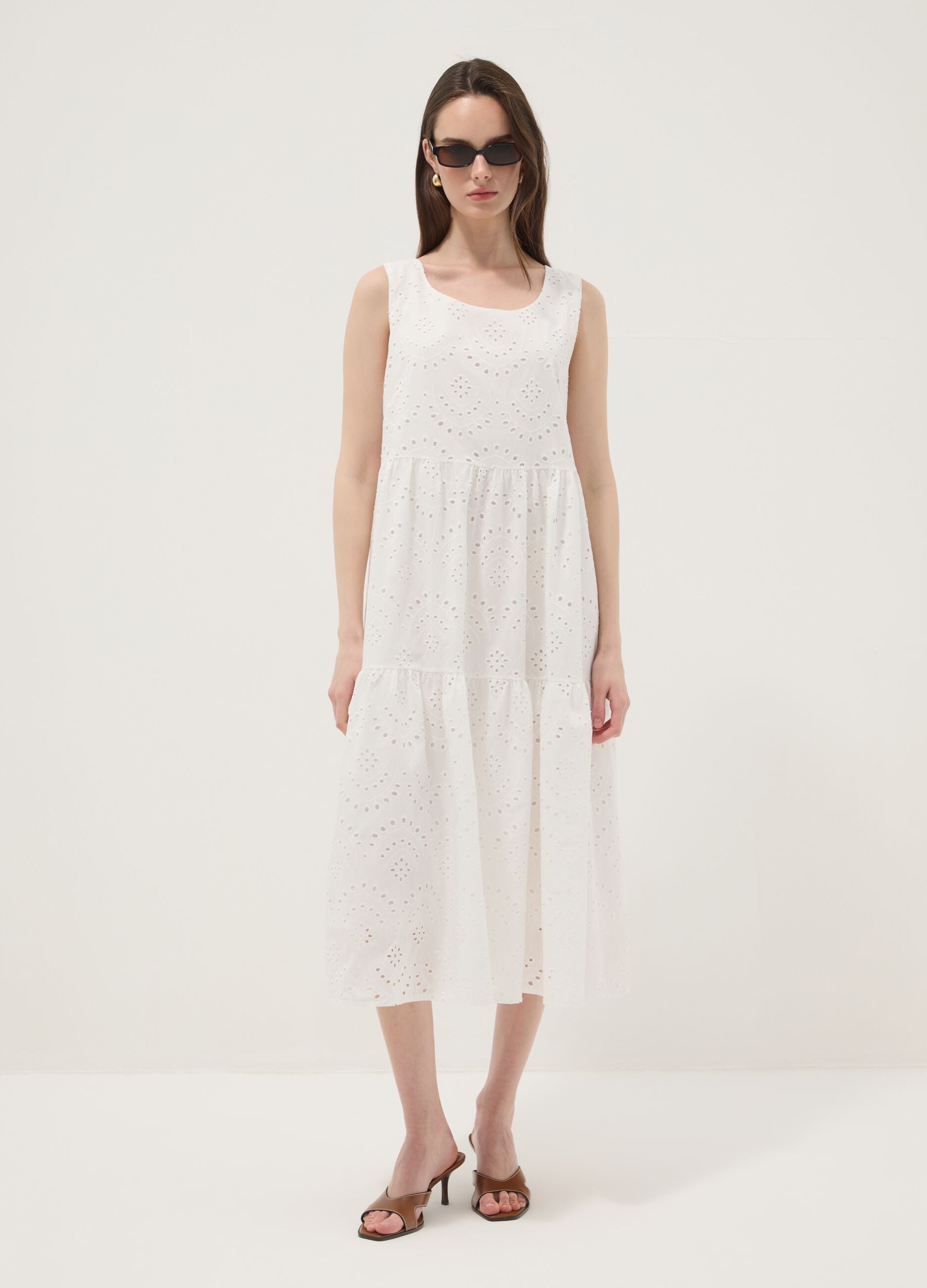 White sleeveless pure cotton broderie dress, regular fit