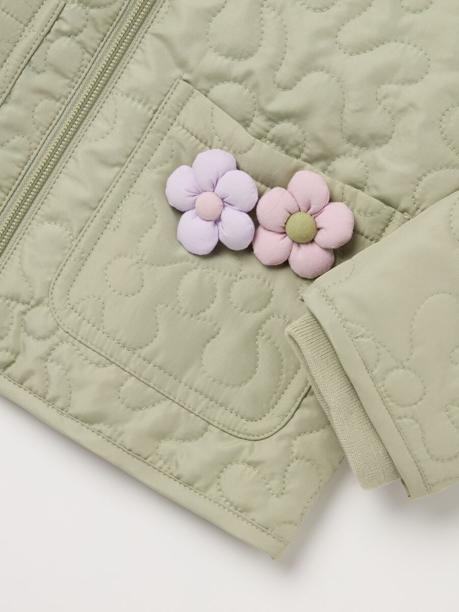 Quilted jacket with hood and flowers_2