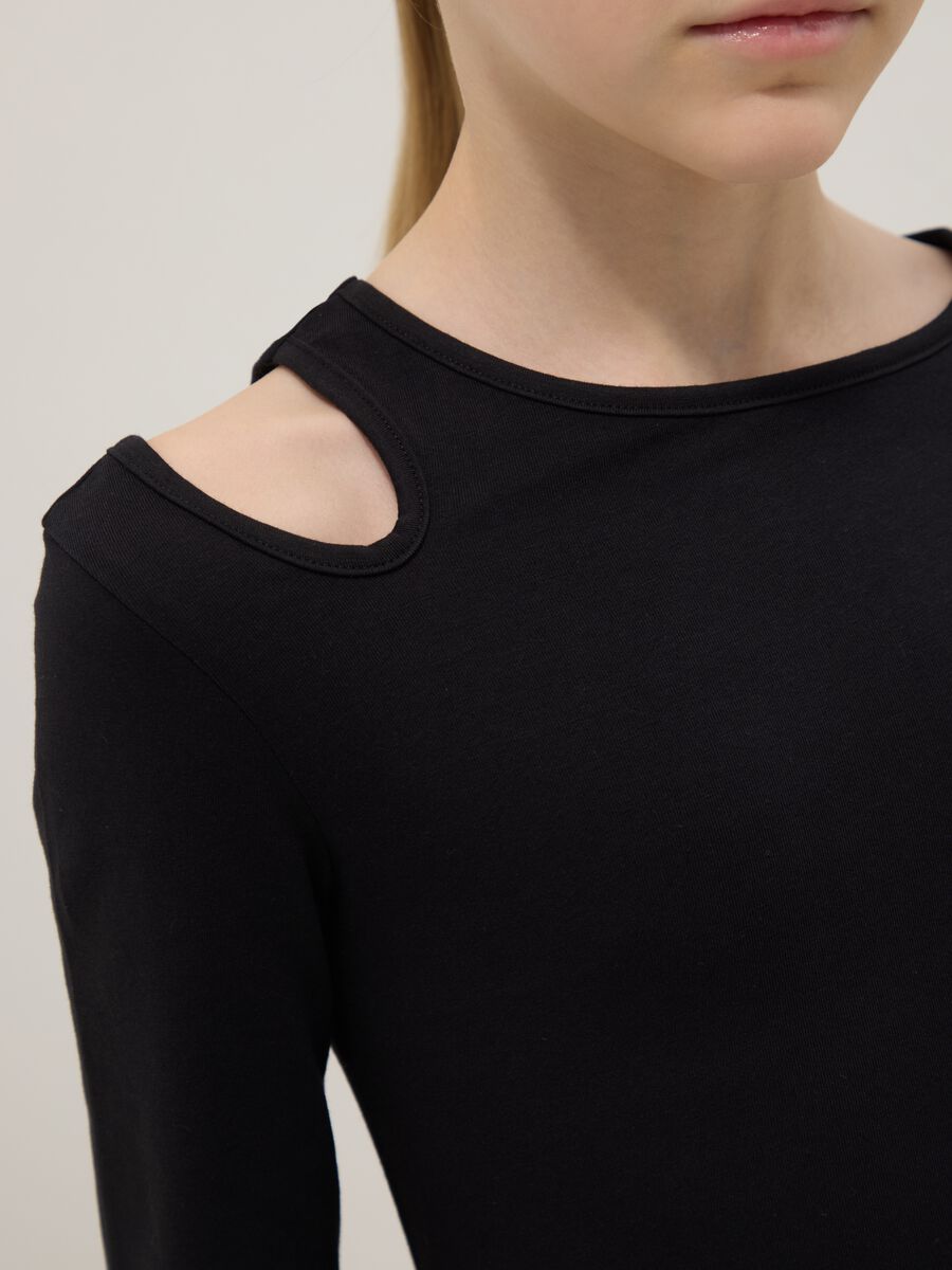 Maglia in misto cotone nera da ragazza slim fit con scollo a barca_2