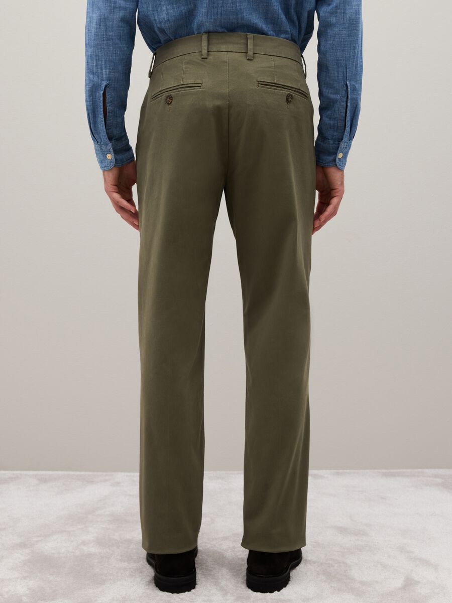 Green stretchy cotton trousers in regular fit_3