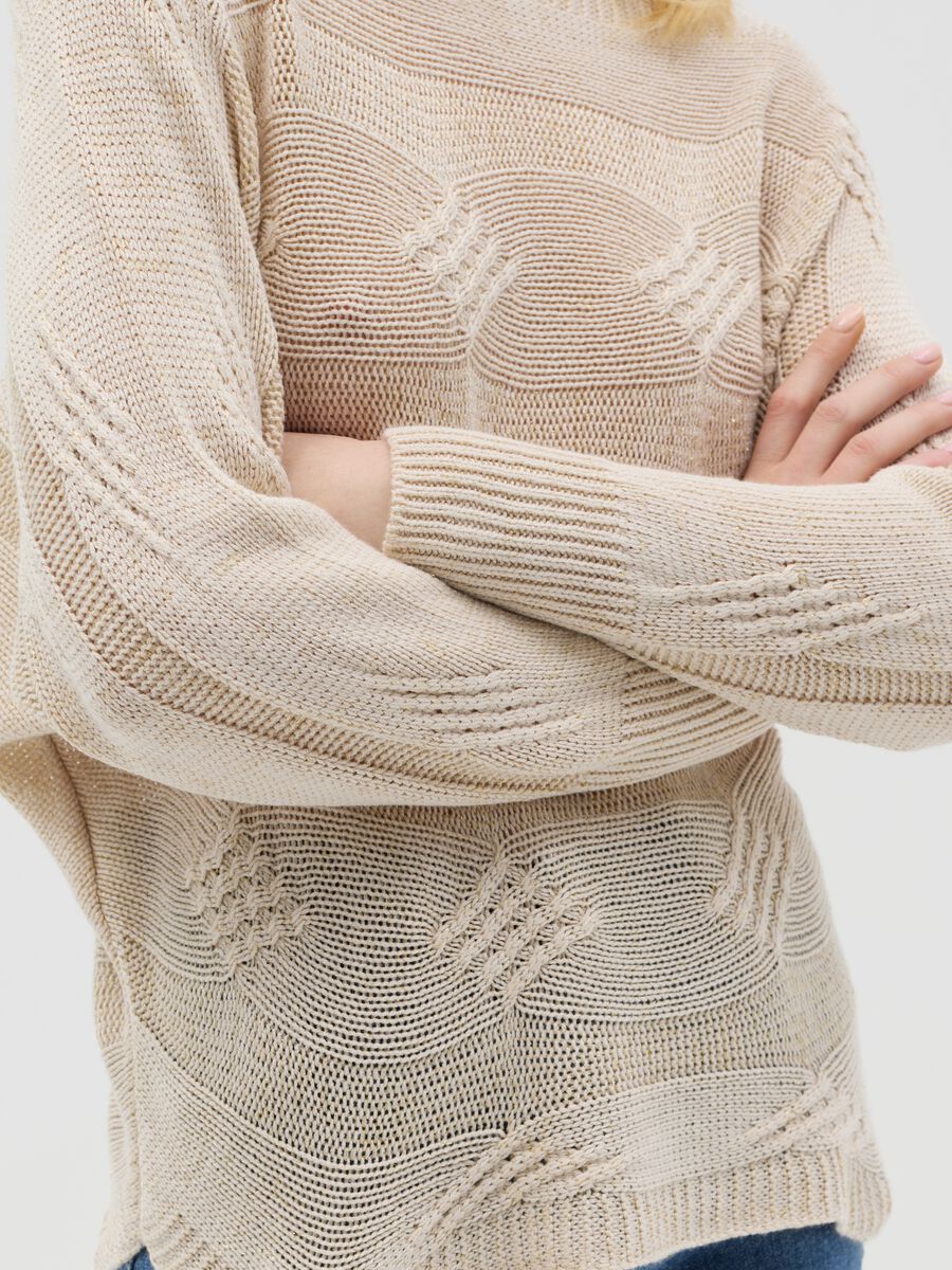 Beige long-sleeved top with design_2