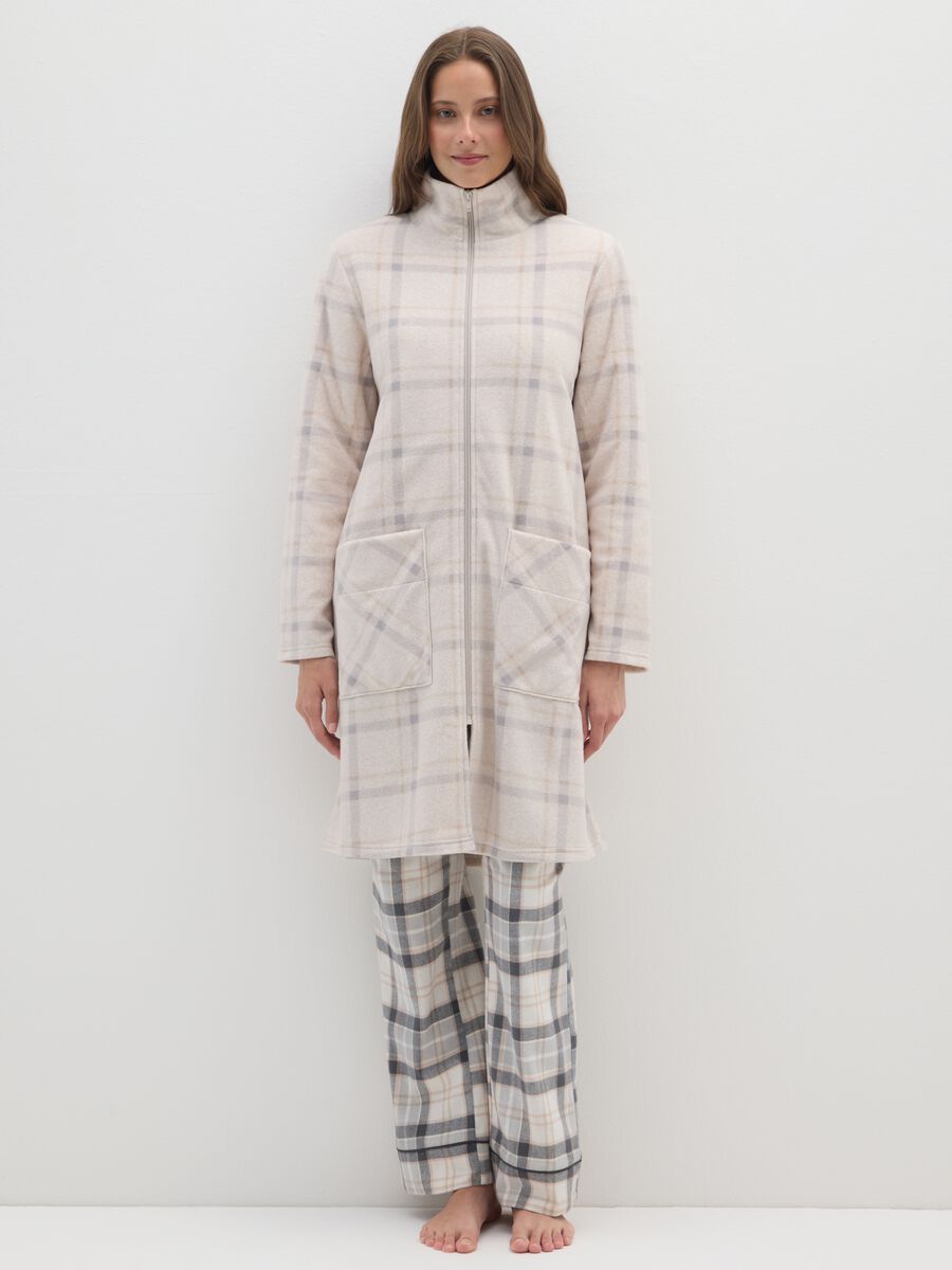 Vestaglia in pile beige a quadri con tasche_0