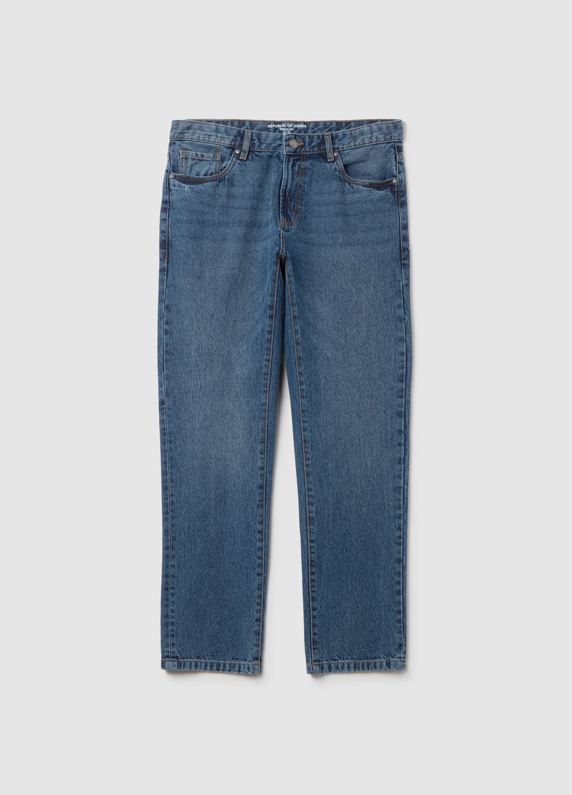 Regular fit jeans with discolouring