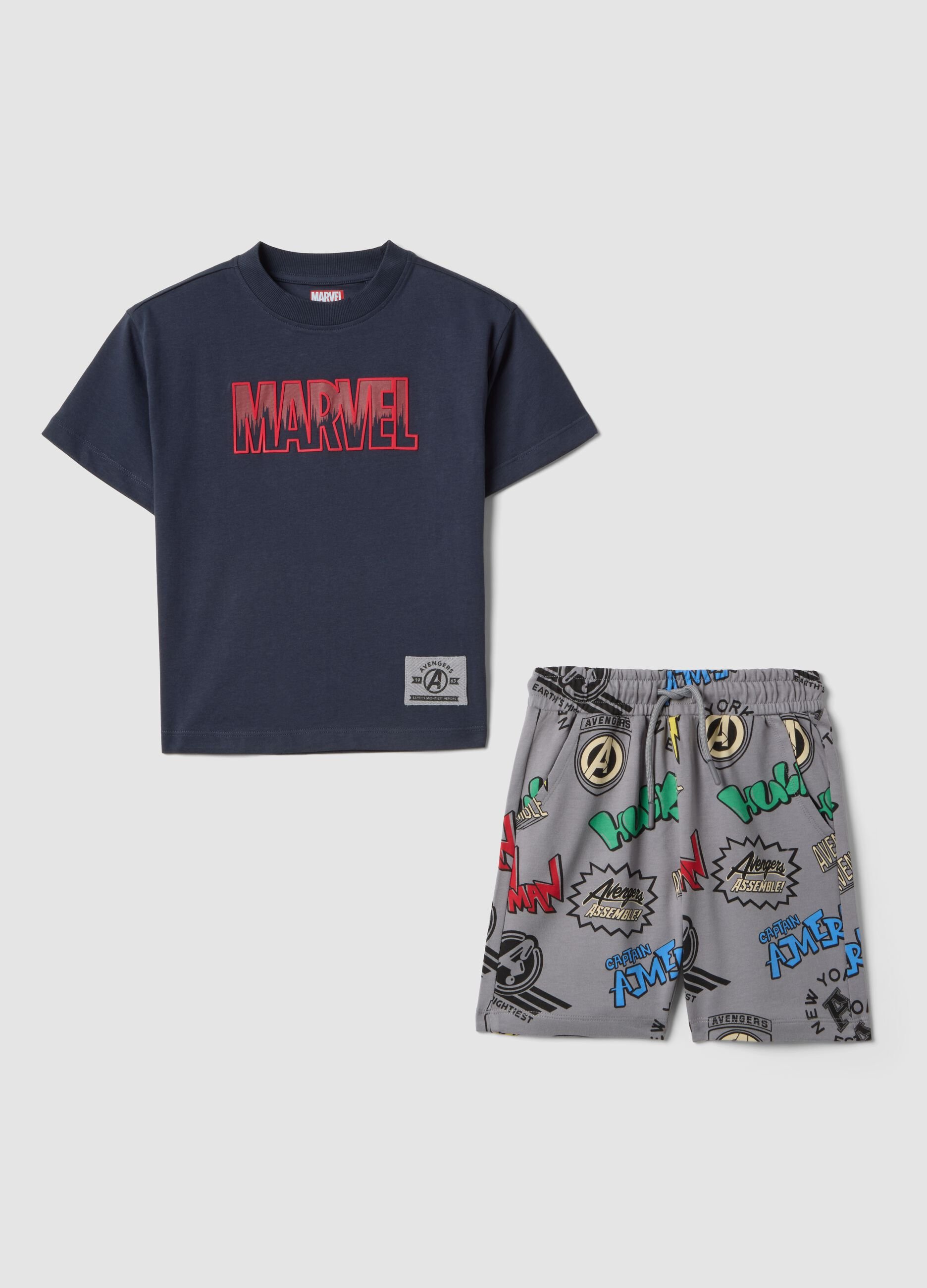 Multicolour pure cotton boys&rsquo; set with Marvel prints
