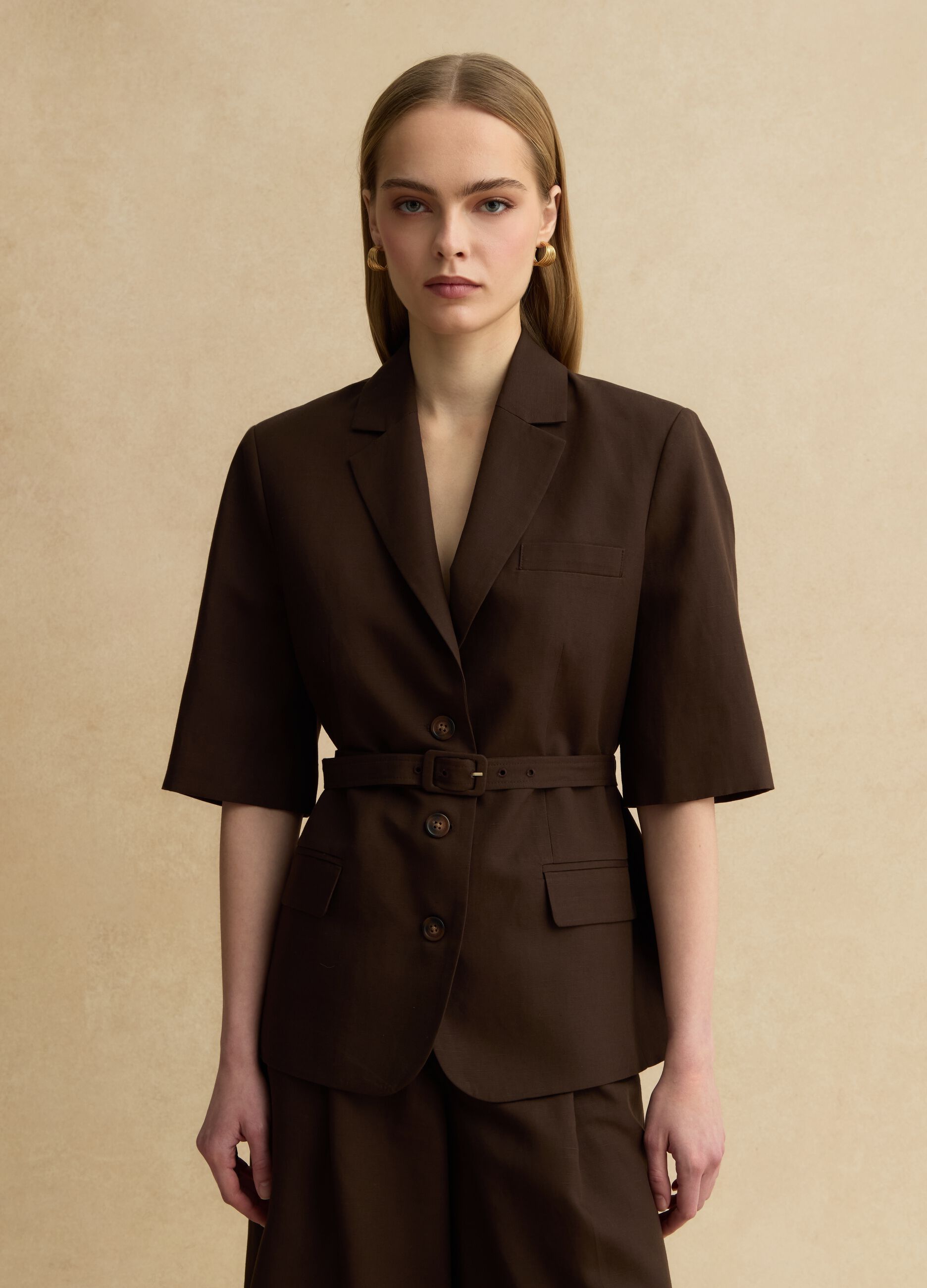 Blazer in misto lyocell e lino marrone regular fit con cintura
