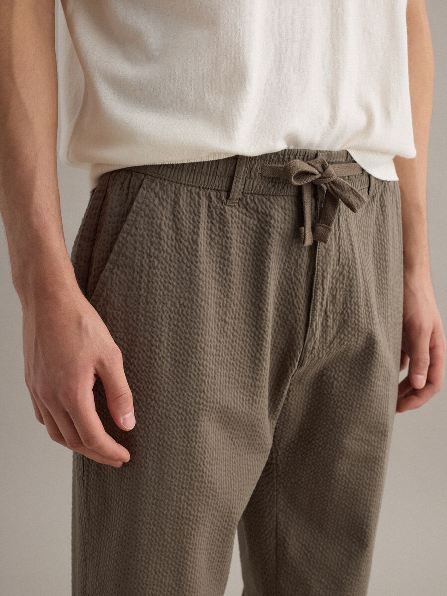 Pantaloni chino in cotone elasticizzato marrone regular fit_4