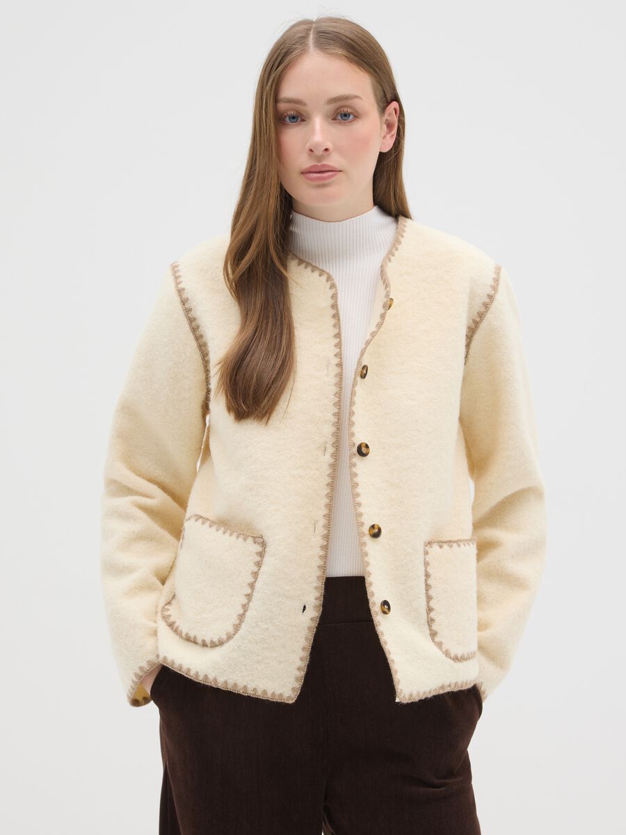 Giacca beige regular fit con bottoni e tasche_0