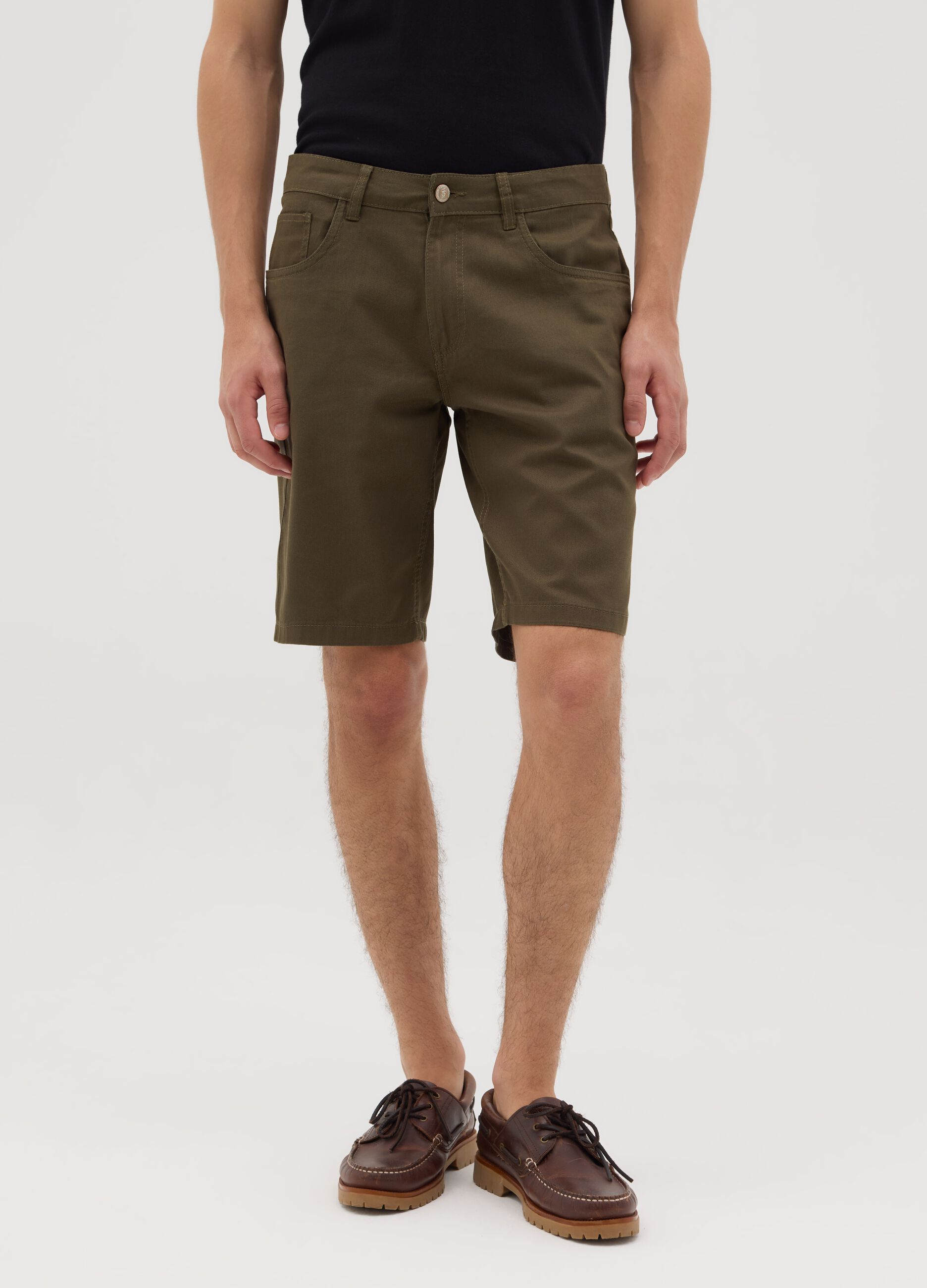 Bermuda da uomo in puro cotone verde regular fit con tasche