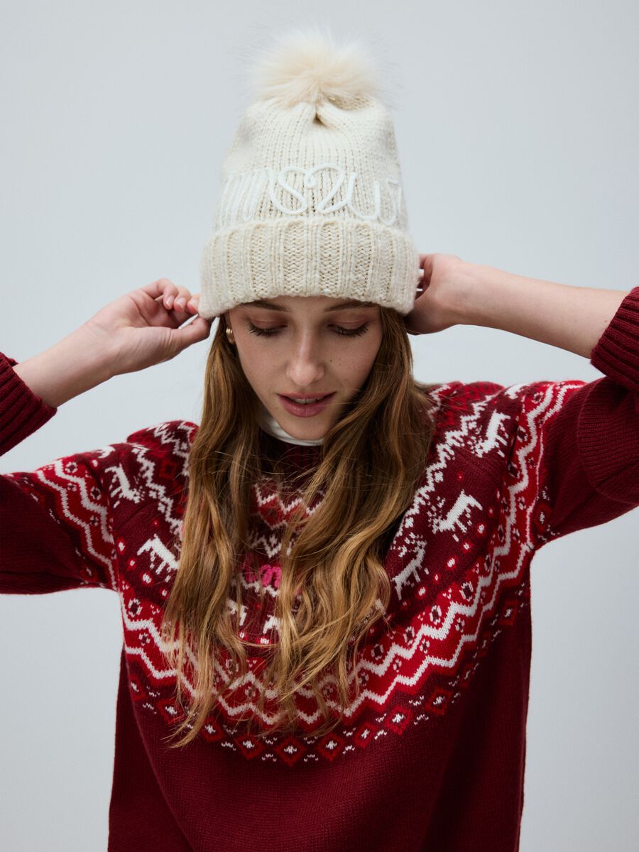 Berretto bianco con pompon e scritta_1