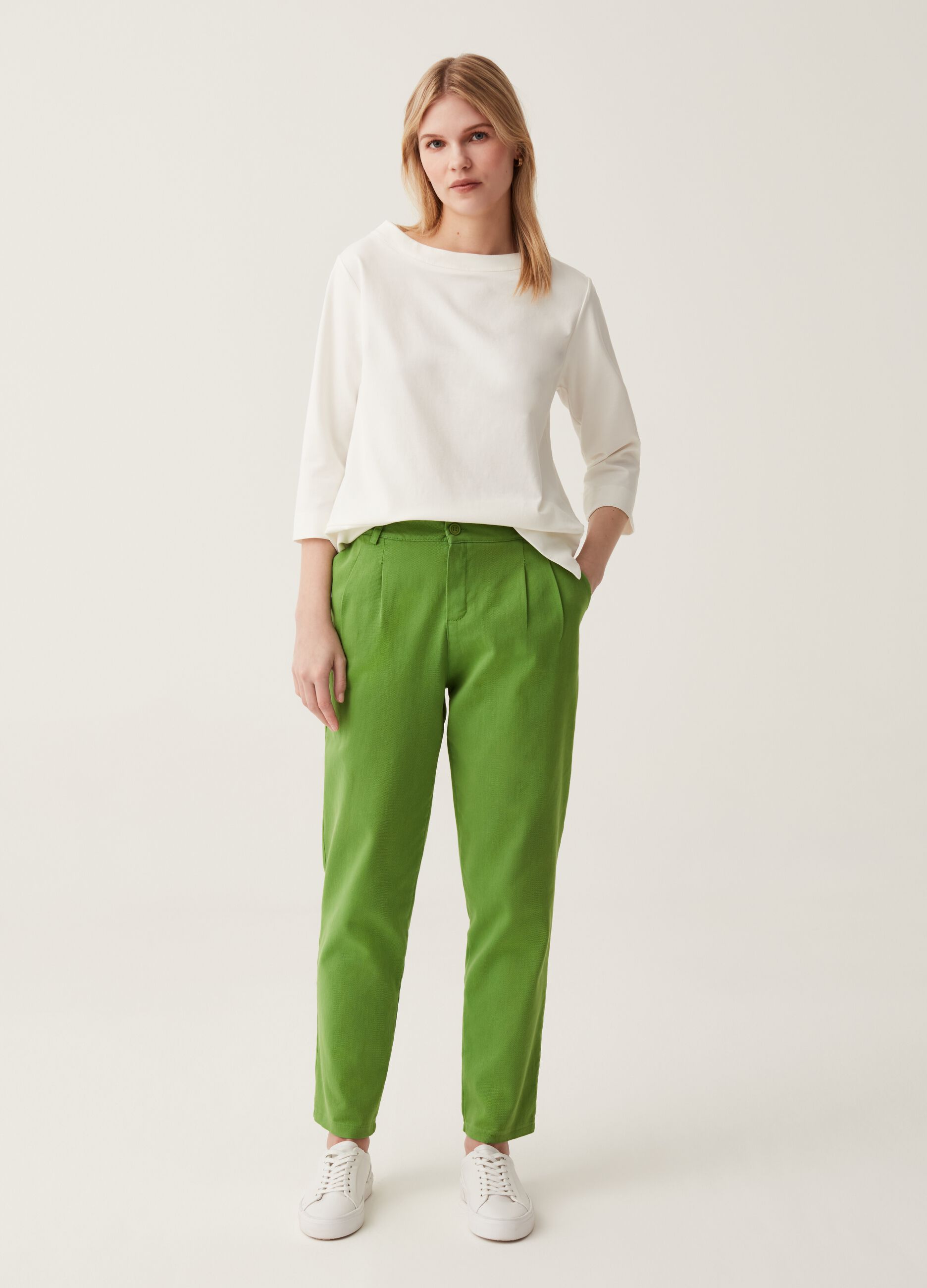 Pantaloni carrot fit con pinces Hybrid_0