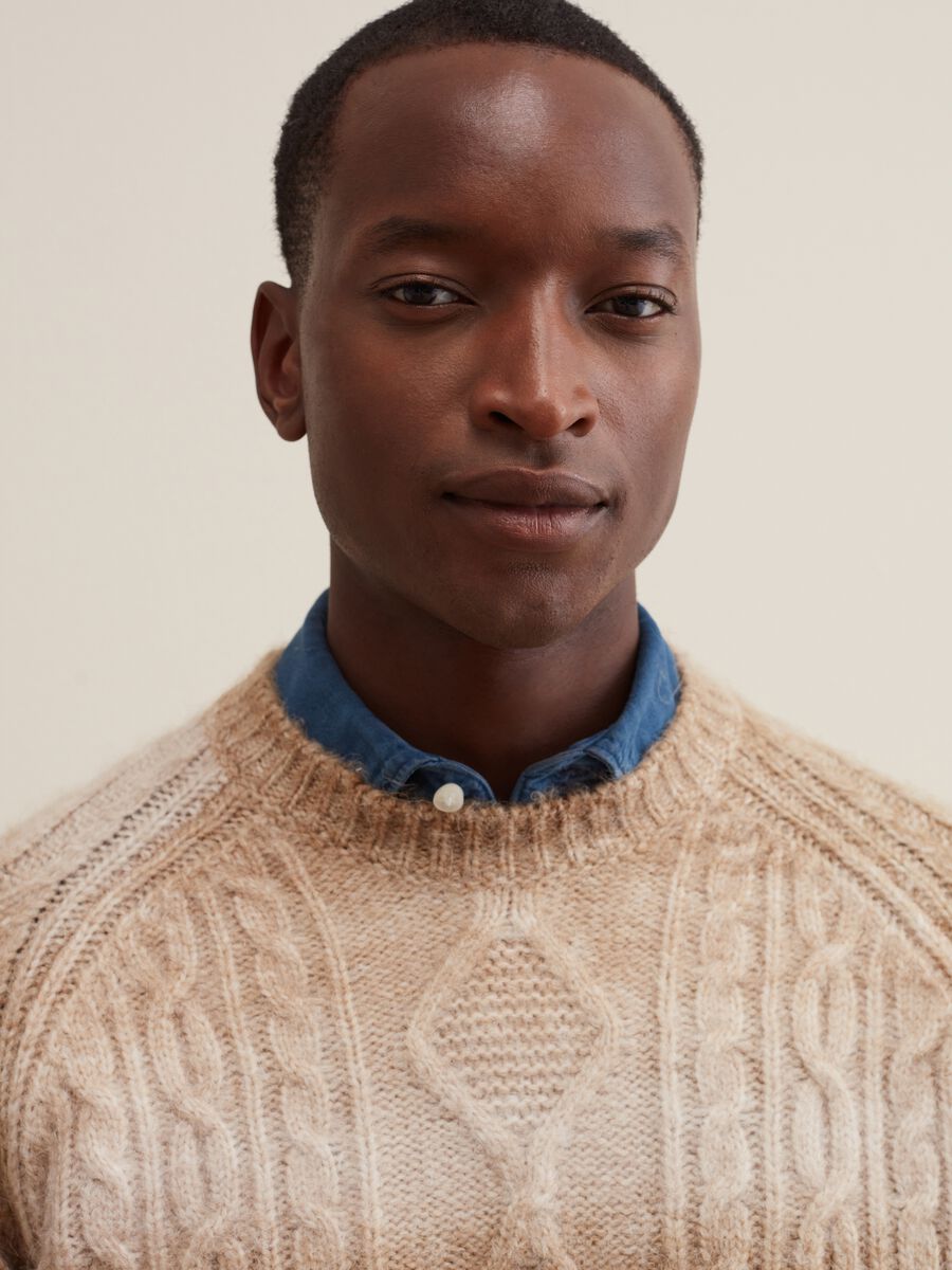 Pullover degrade con lavorazione intrecciata_1