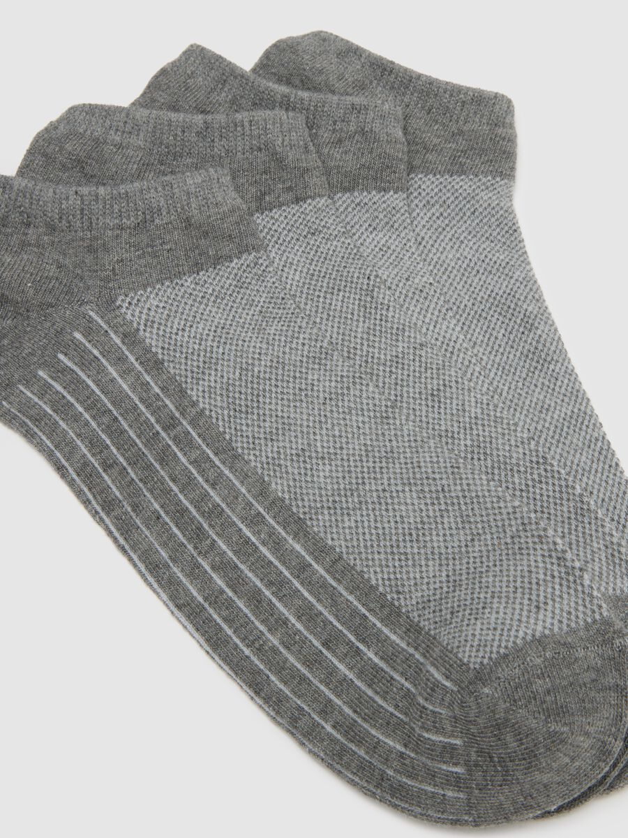 Tripack of grey regular fit ankle sports socks in cotton blend_2