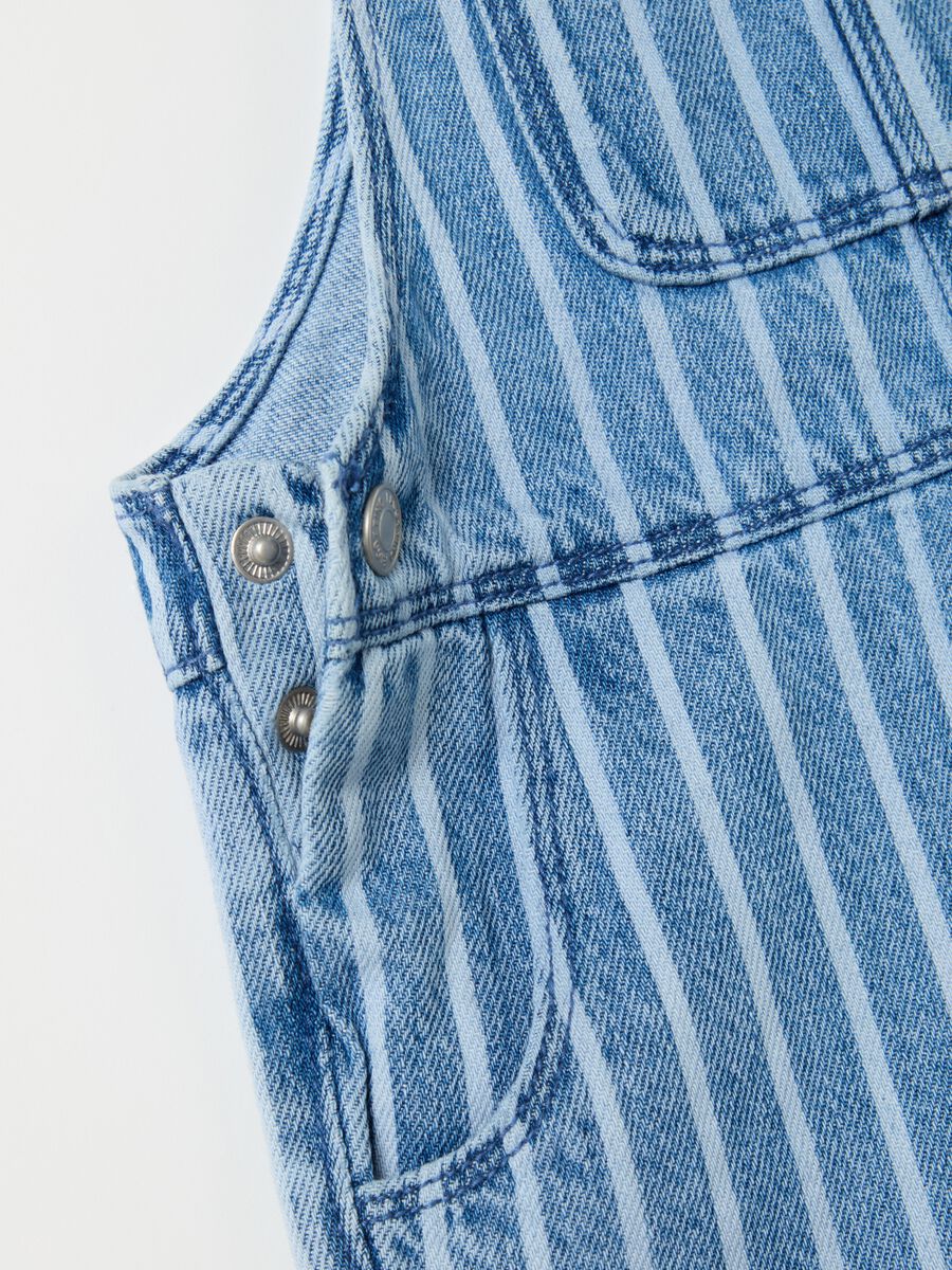 Denim dungarees with striped pattern_3