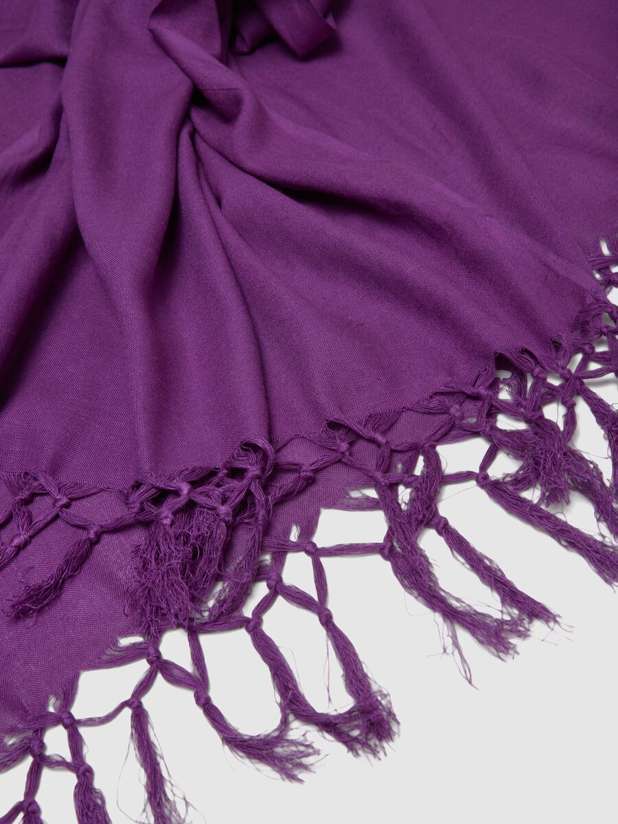 Sciarpa in misto viscosa e lino viola con frange_3