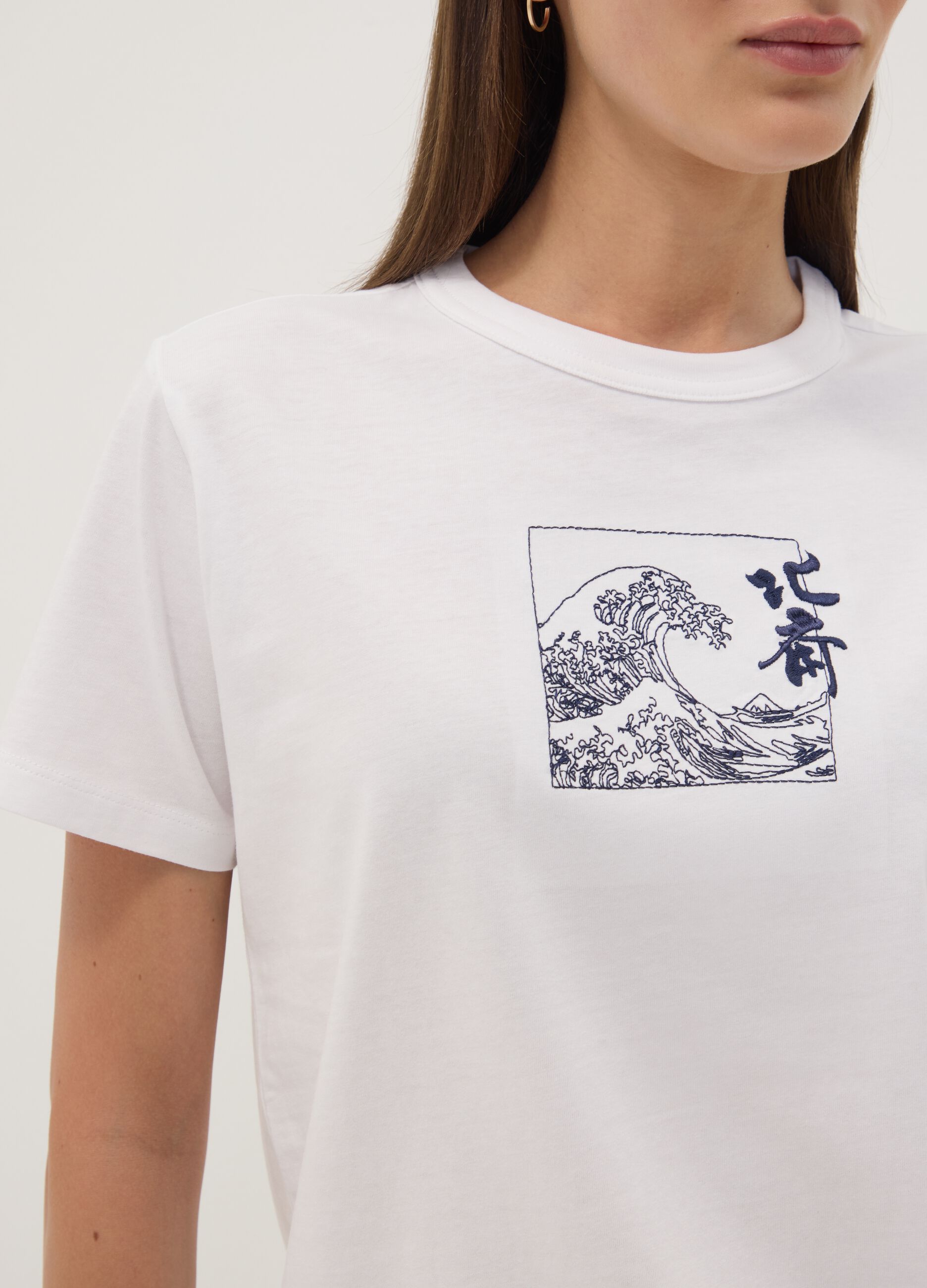 White pure cotton T-shirt with Hokusai print