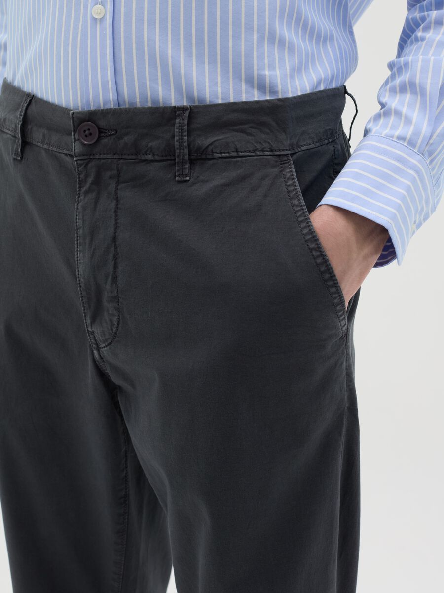 Chino trousers in poplin_2