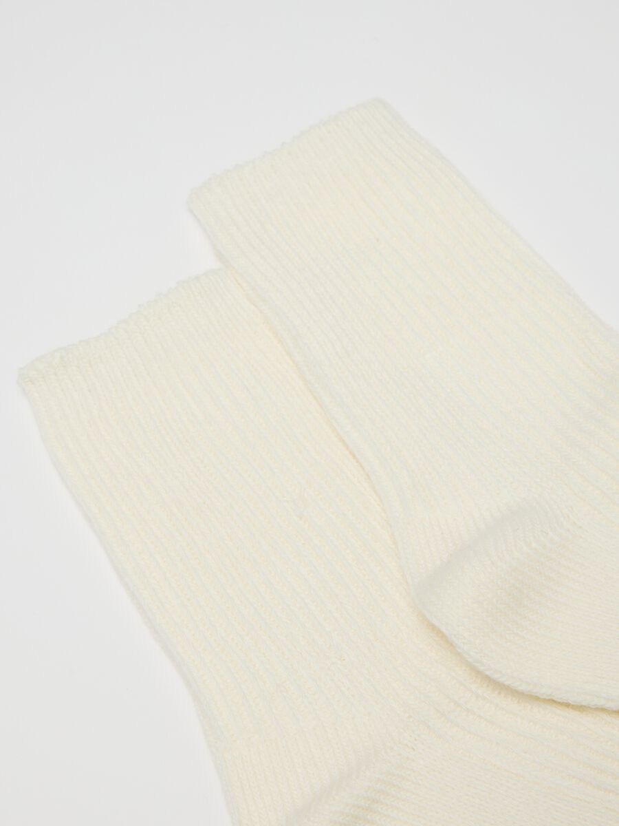 Long white socks in stretch cotton blend_2