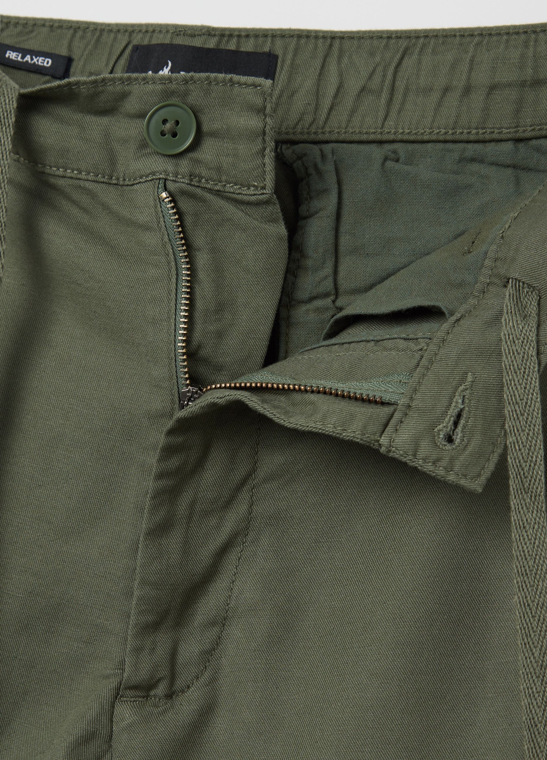 Green relaxed-fit trousers in viscose and linen