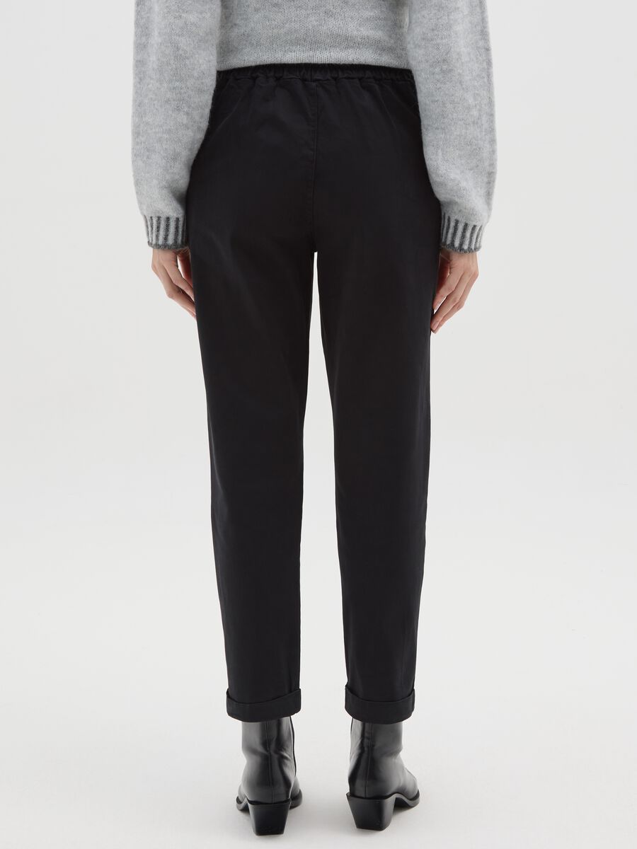 Pantaloni in cotone elasticizzato neri regular fit_2