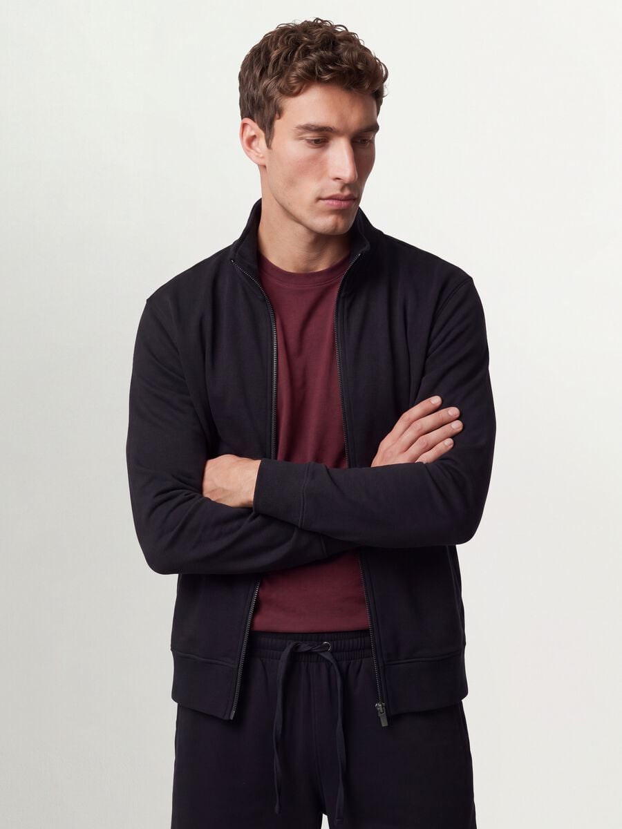 Felpa nera in misto cotone con girocollo e zip regular fit_0