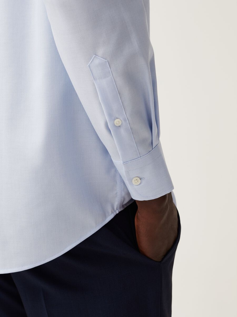 Regular-fit no-iron shirt in solid colour cotton_3