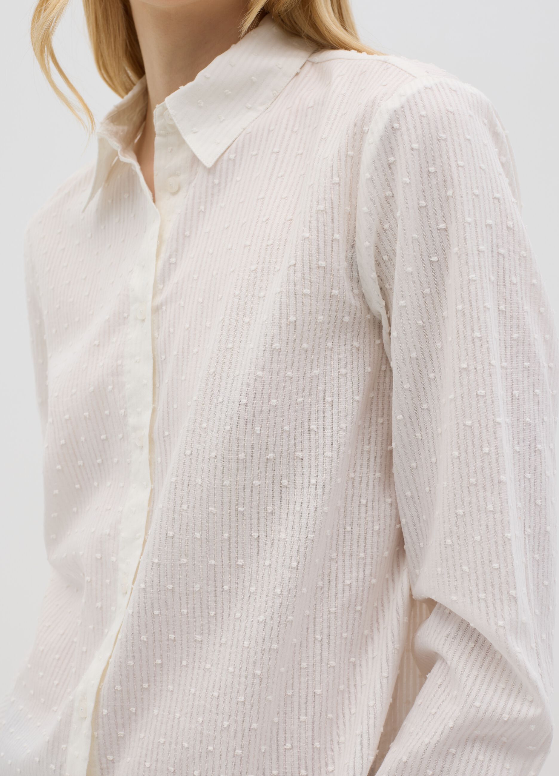 Women’s white shirt in 100% cotton with regular fit