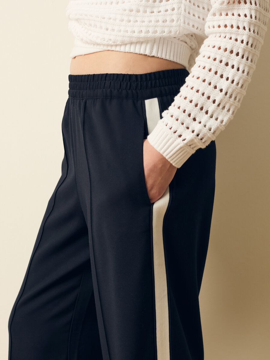 Pull-on trousers with contrasting bands_2