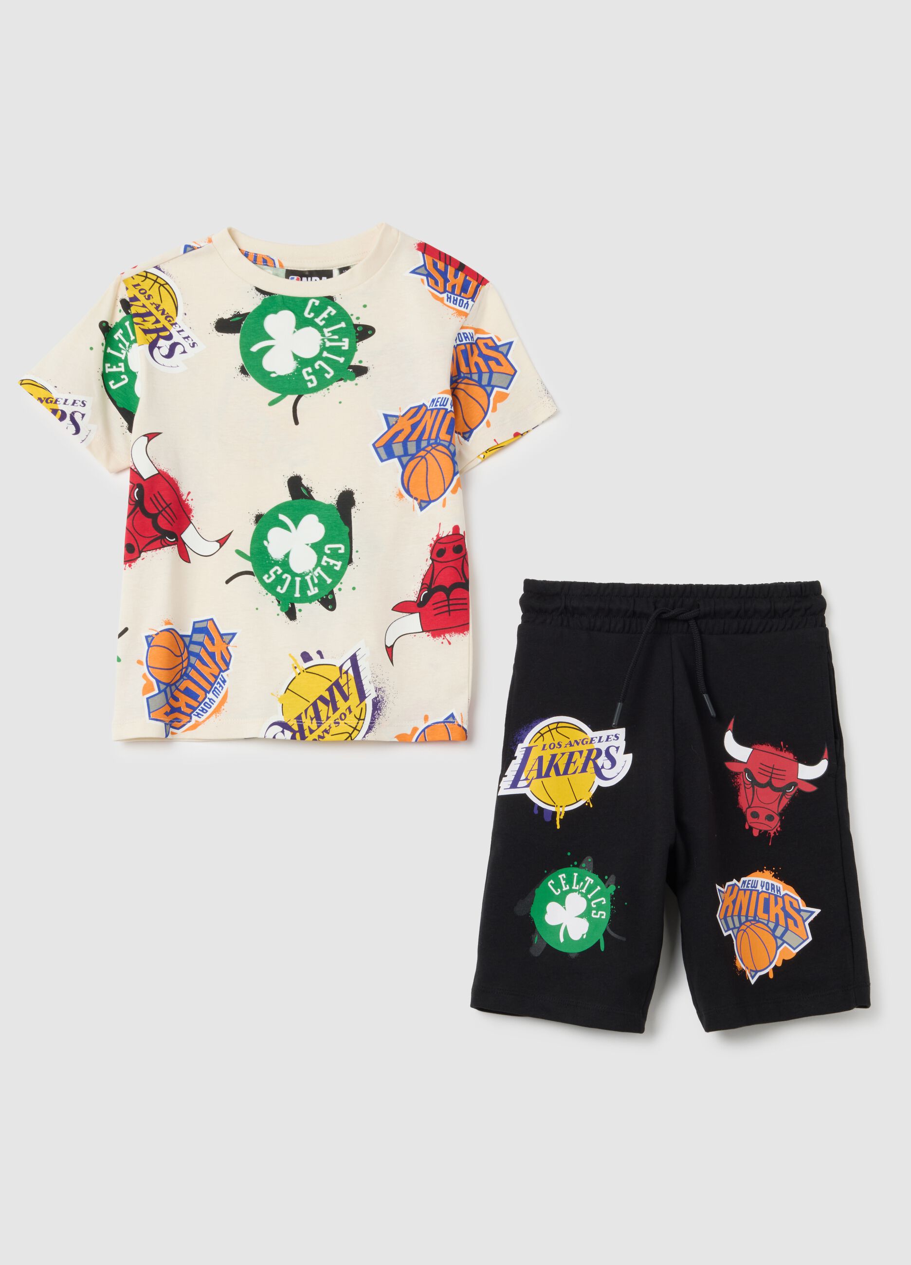 Set of kids' beige pure cotton t-shirt and regular fit shorts with NBA print