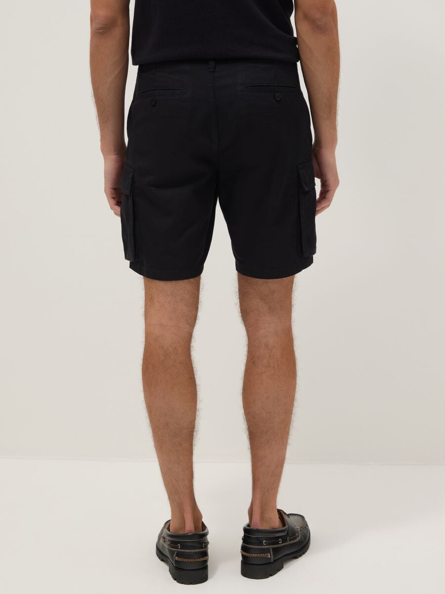 Black pure cotton regular-fit cargo shorts_2