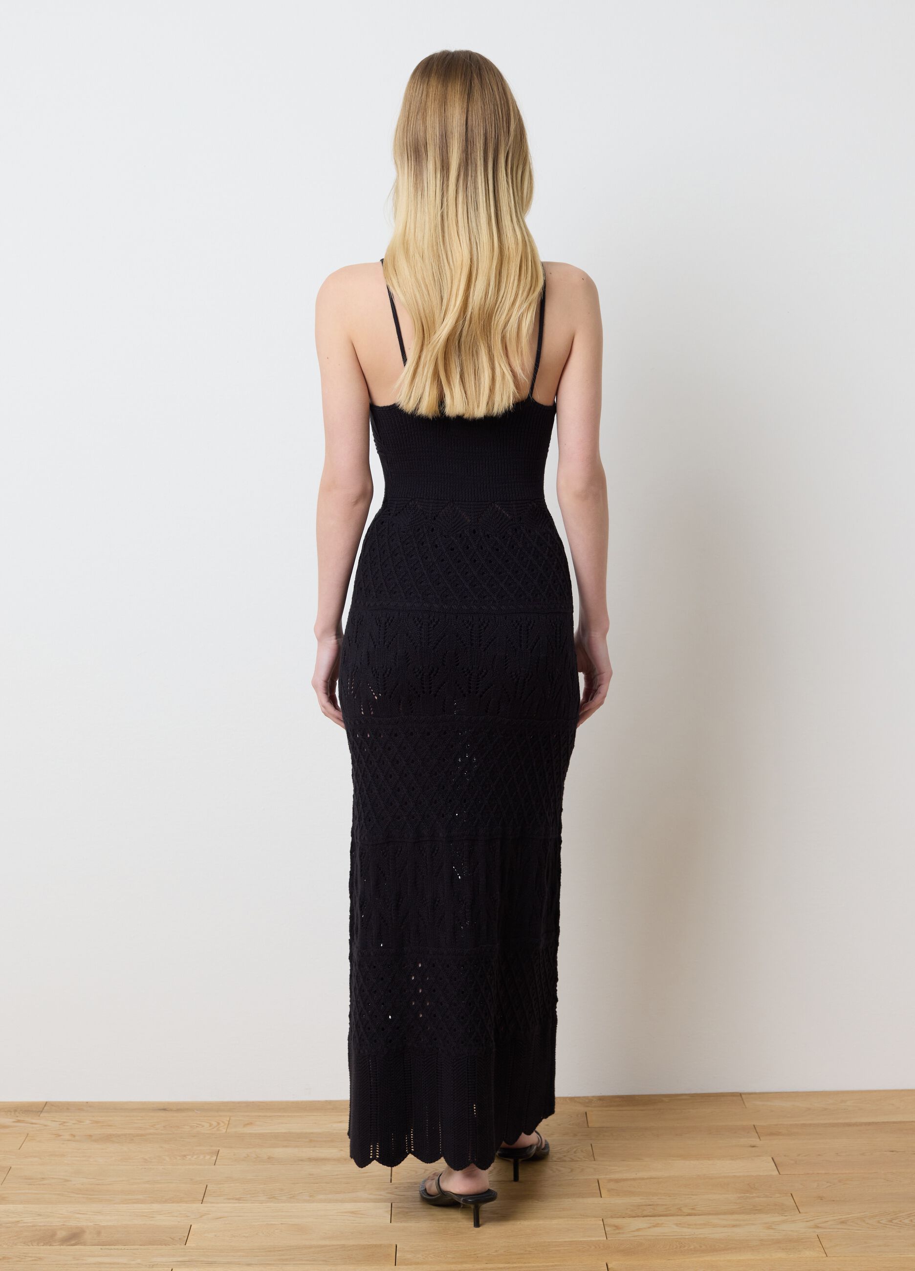 Abito lungo nero in maglia crochet