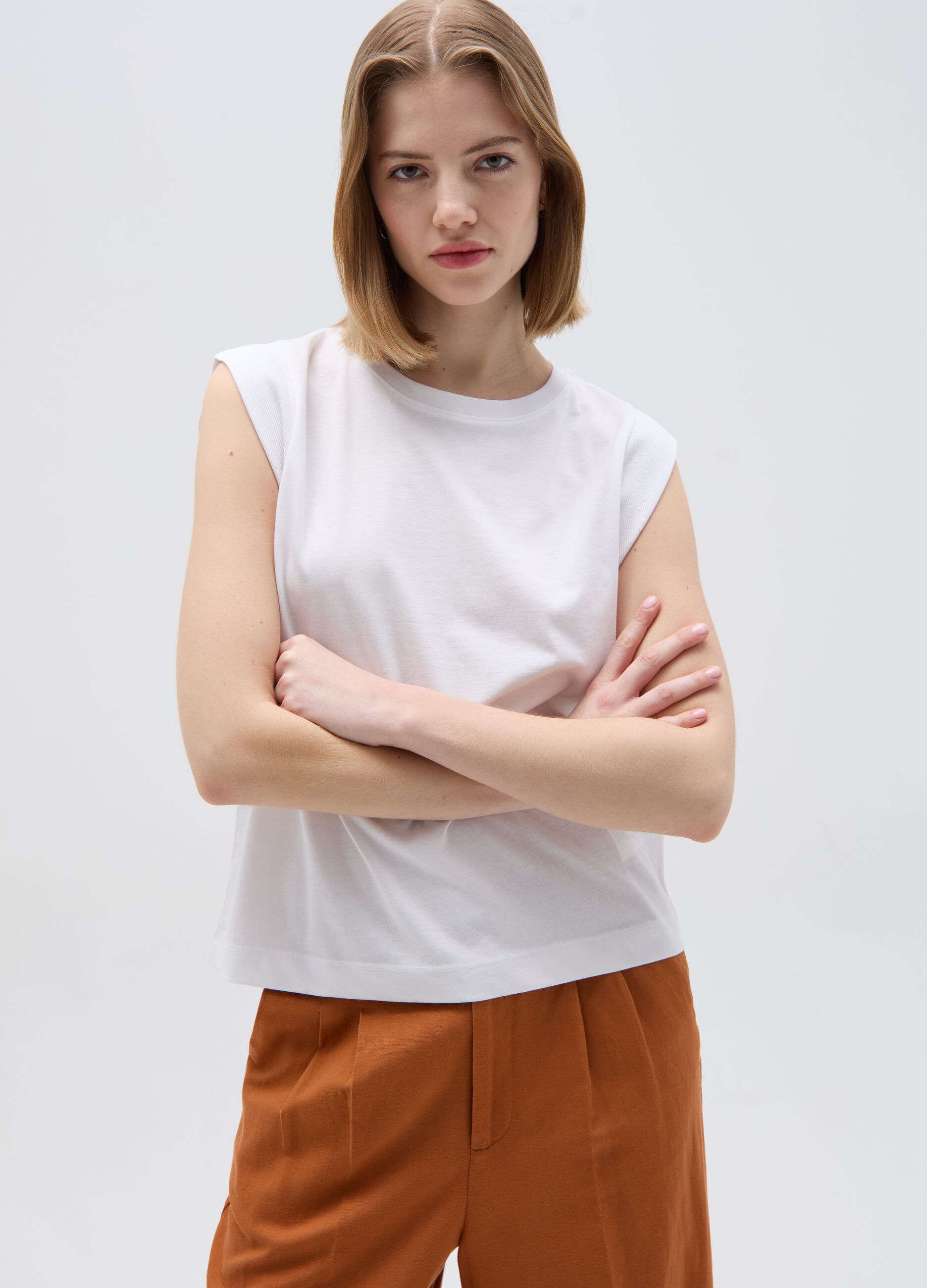 Relaxed-fit sleeveless T-shirt