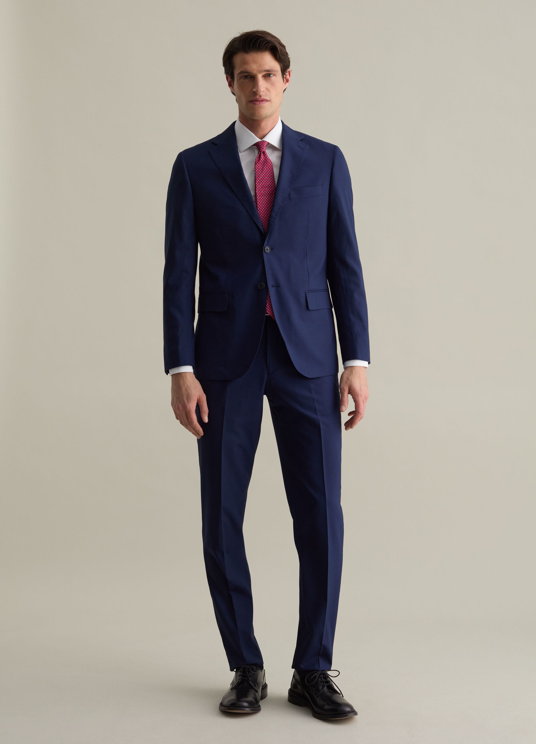 Outfit with micro patterned weave