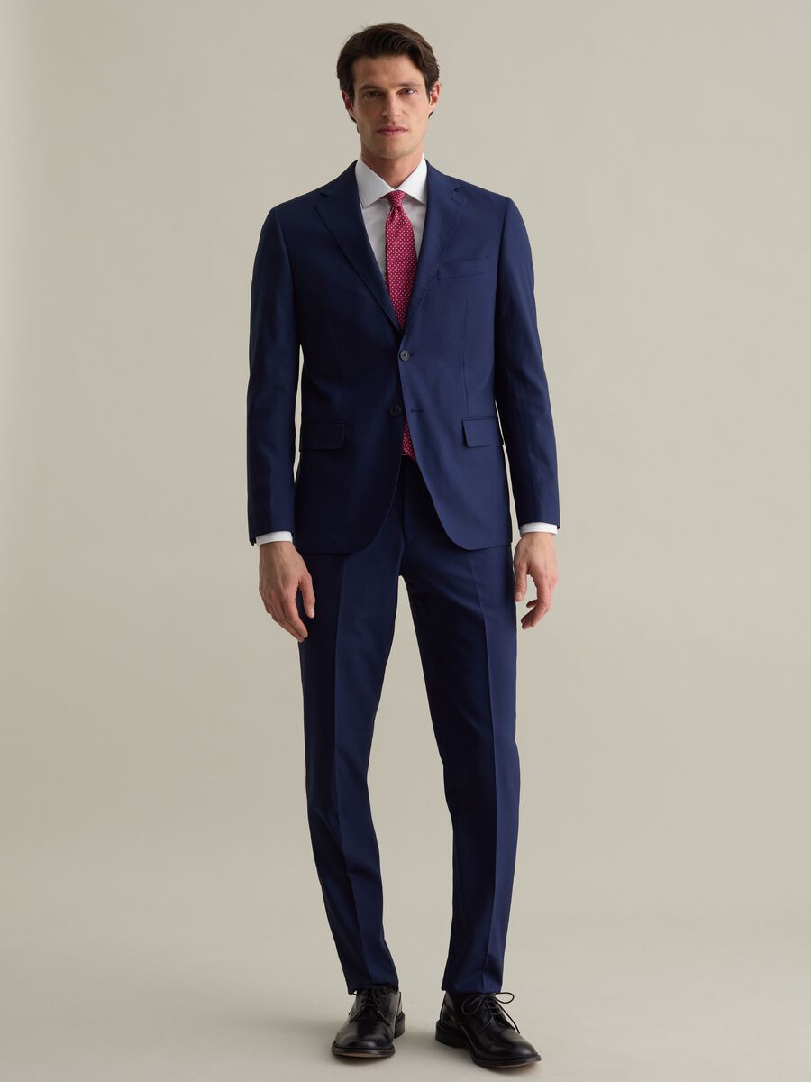 Outfit with micro patterned weave_0